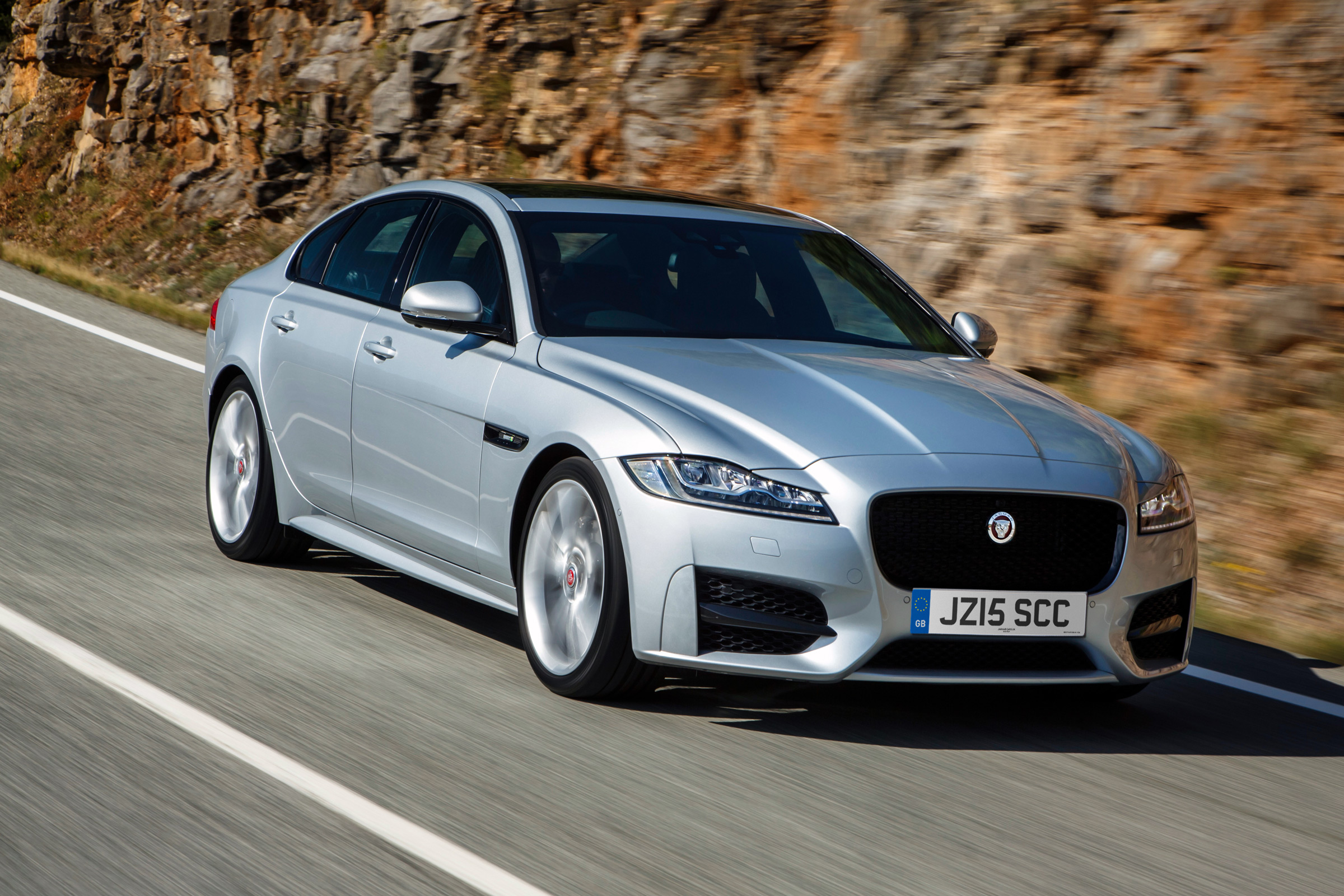 Jaguar XF 2.0d 2016 - front tracking