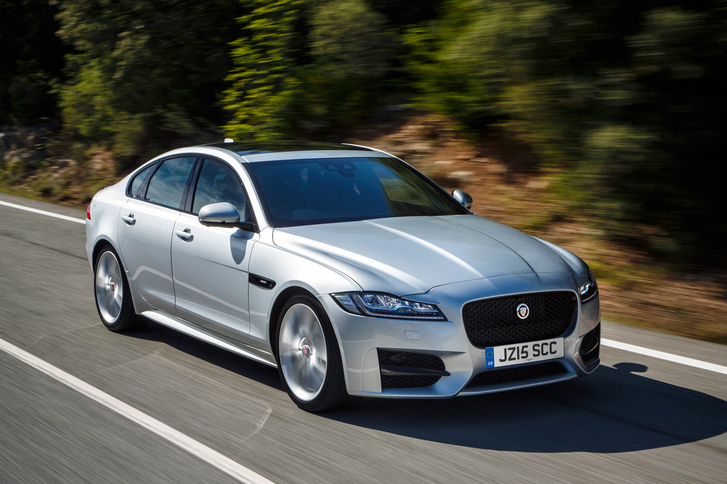 Jaguar XF 2.0d 2016 - front tracking 2