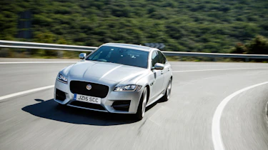 Jaguar XF 2.0d 2016 - front cornering