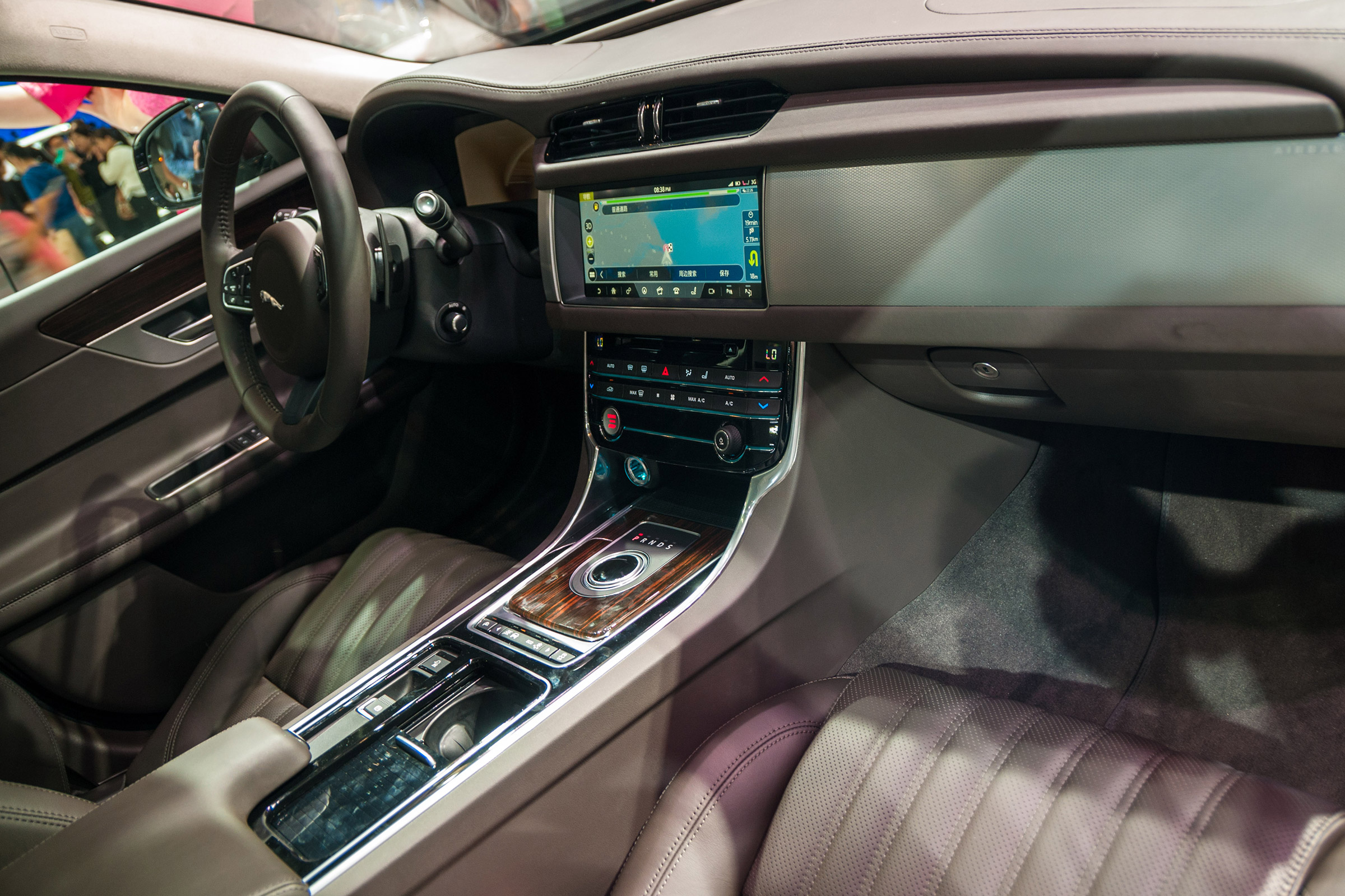 Jaguar XF long wheelbase - Beijing Show - dash