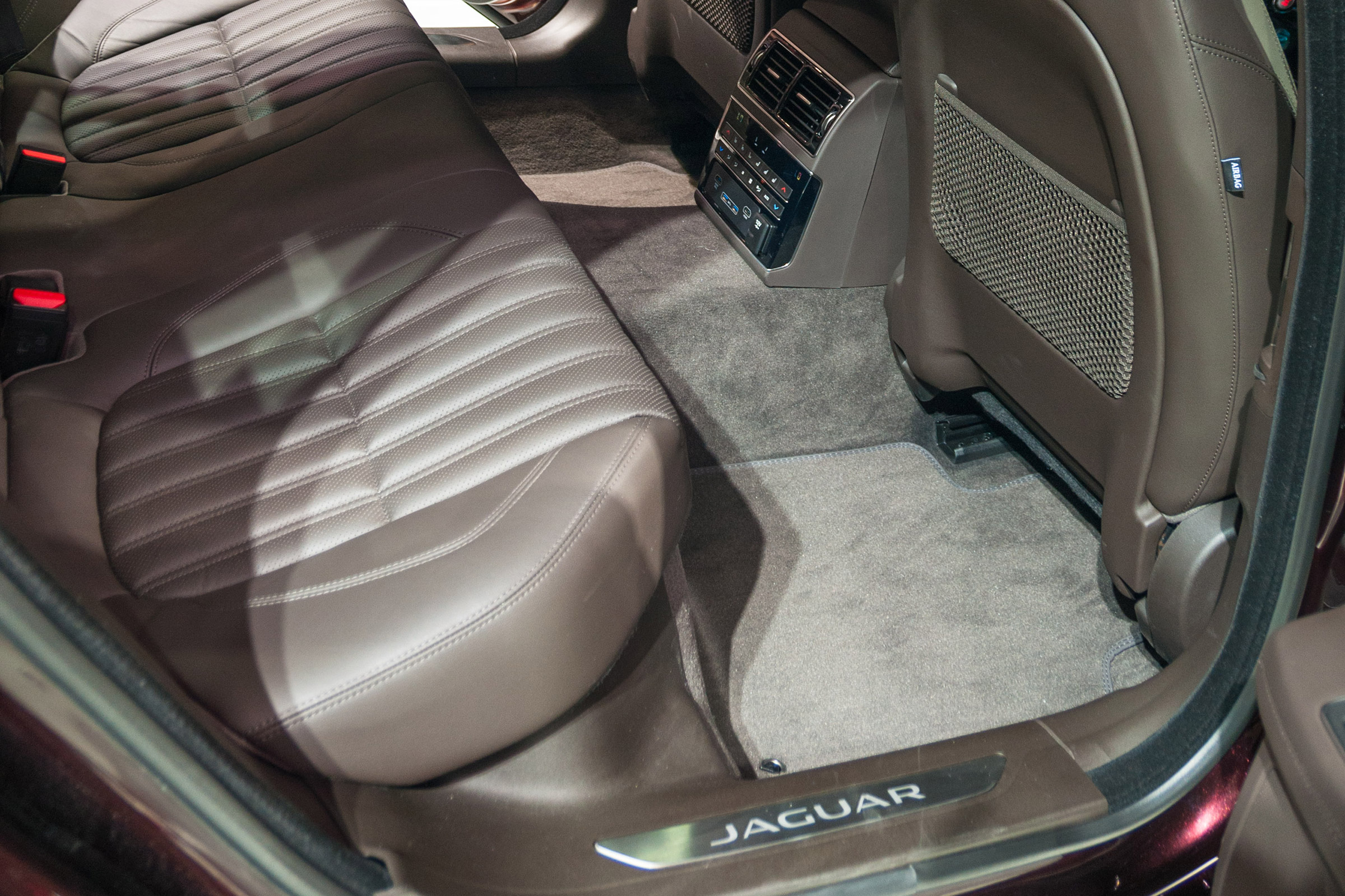 Jaguar XF long wheelbase - Beijing Show - rear seats