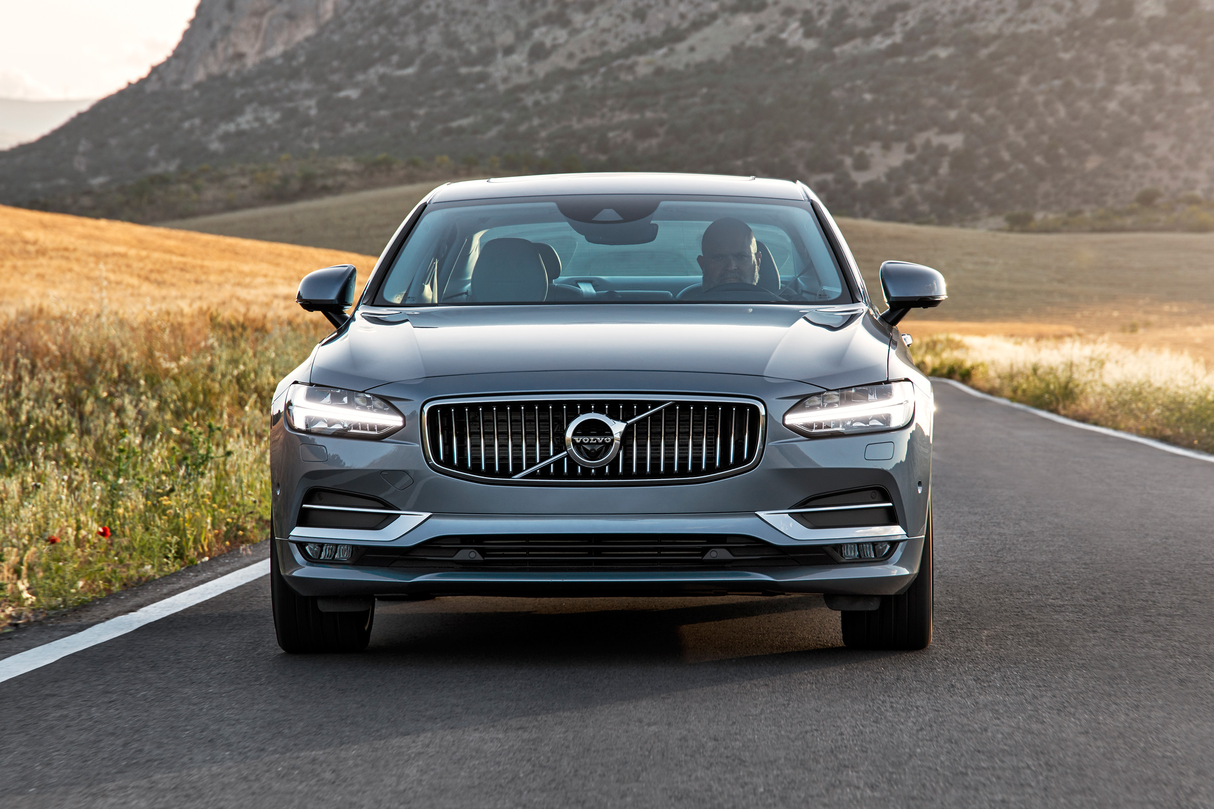 Volvo S90 saloon 2016 - front