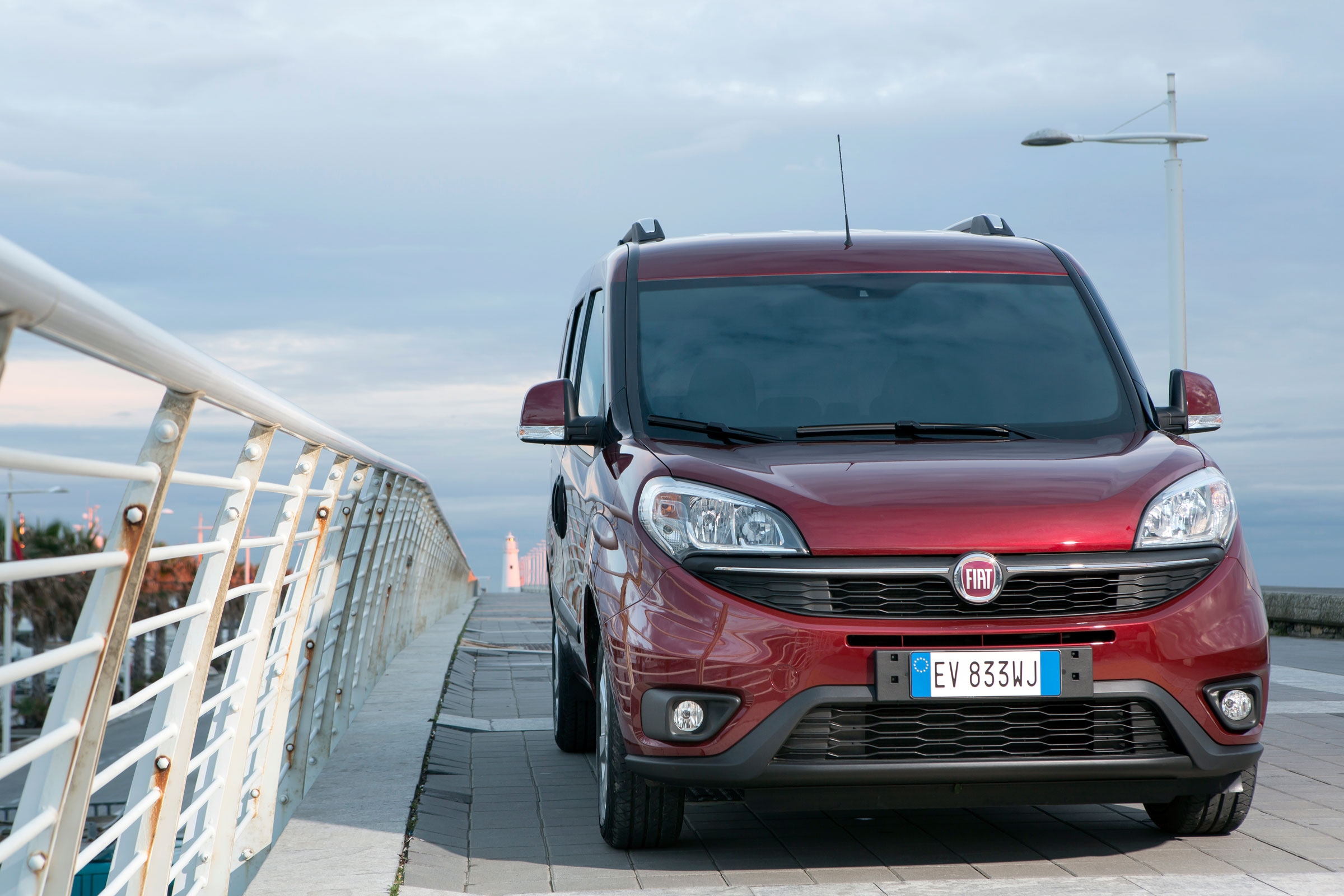 Fiat Doblo  - head on