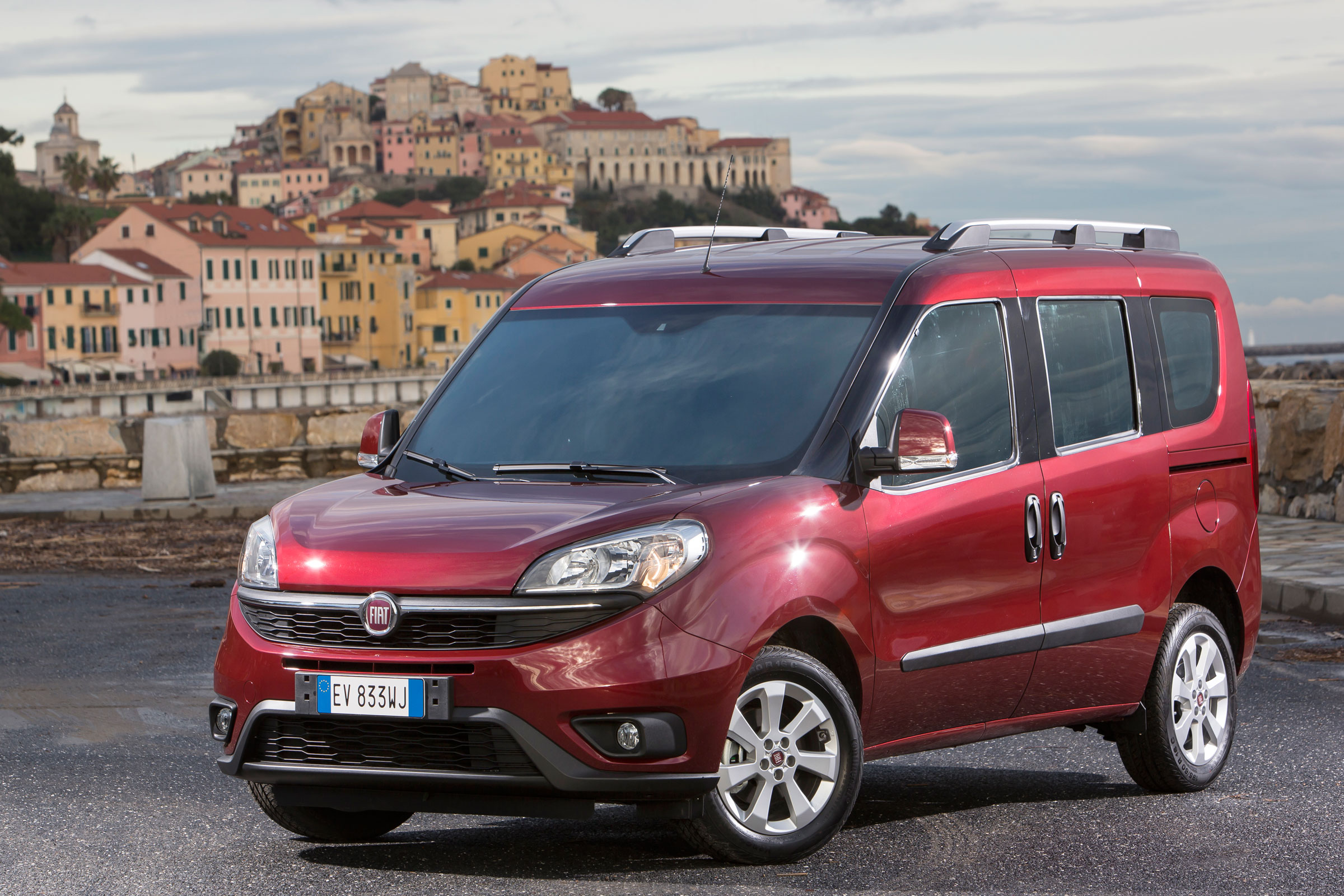 Fiat Doblo 2015 - front static
