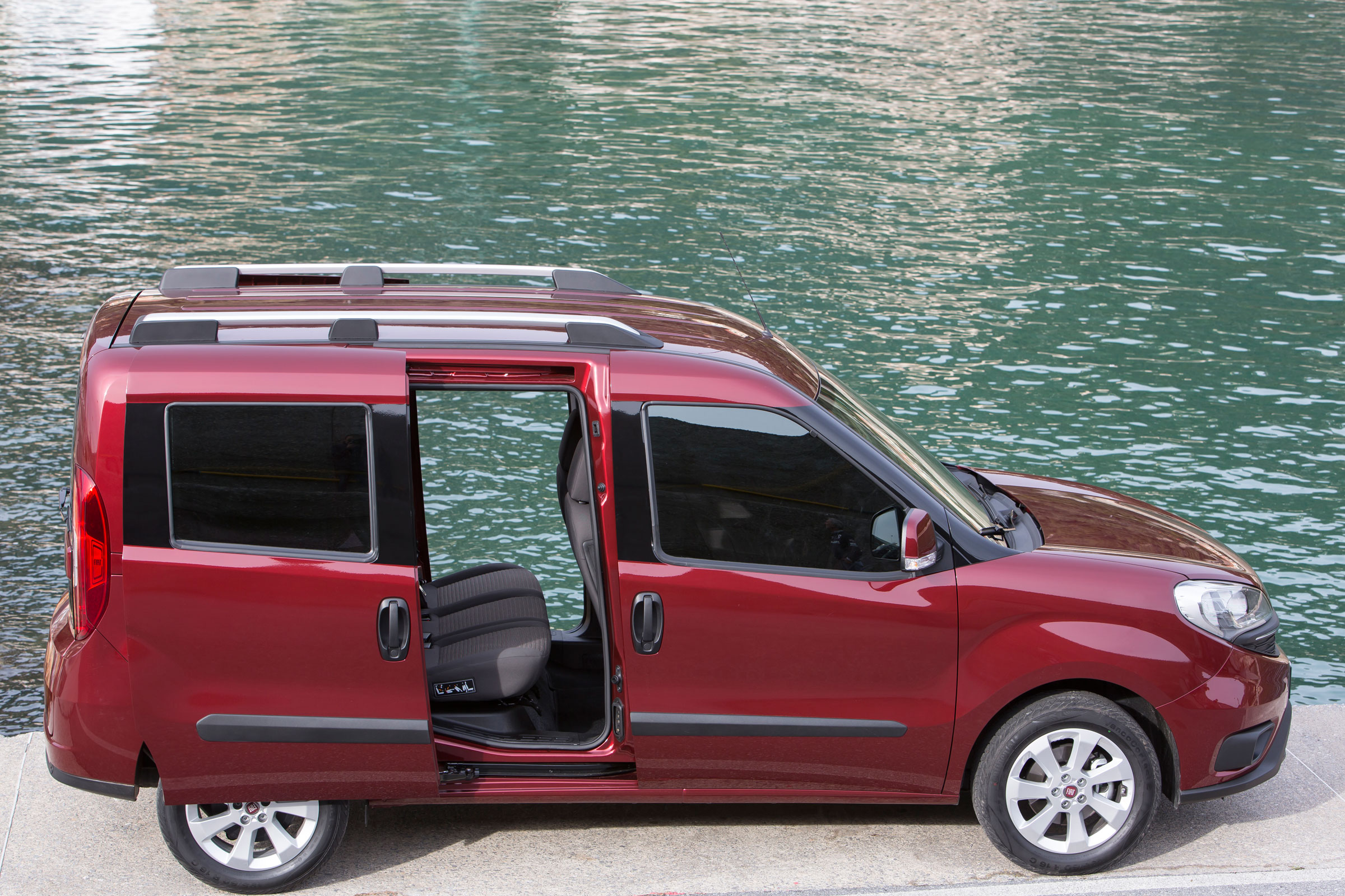 Fiat Doblo 2015 - side doors