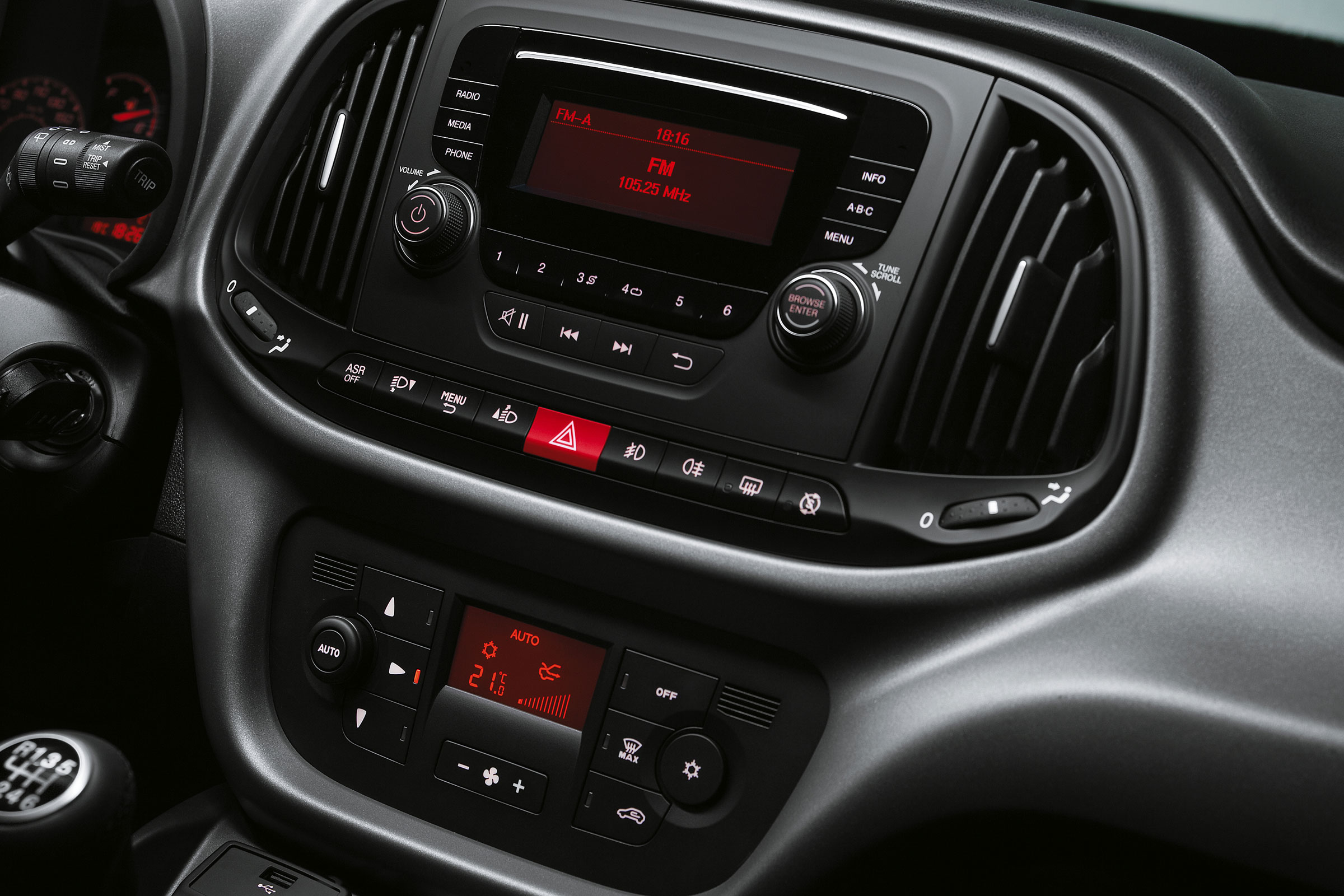Fiat Doblo 2015 - interior