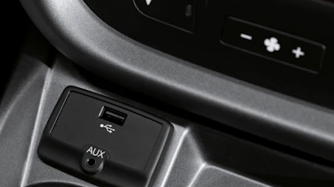 Fiat Doblo 2015 - usb socket