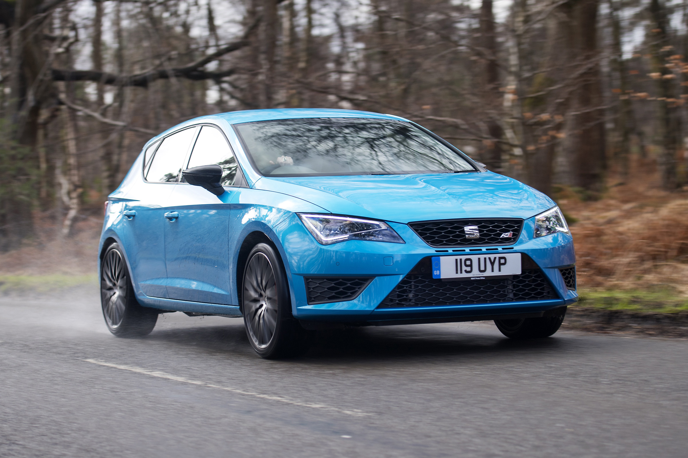 SEAT Leon Cupra 290 2016 UK - front tracking 2