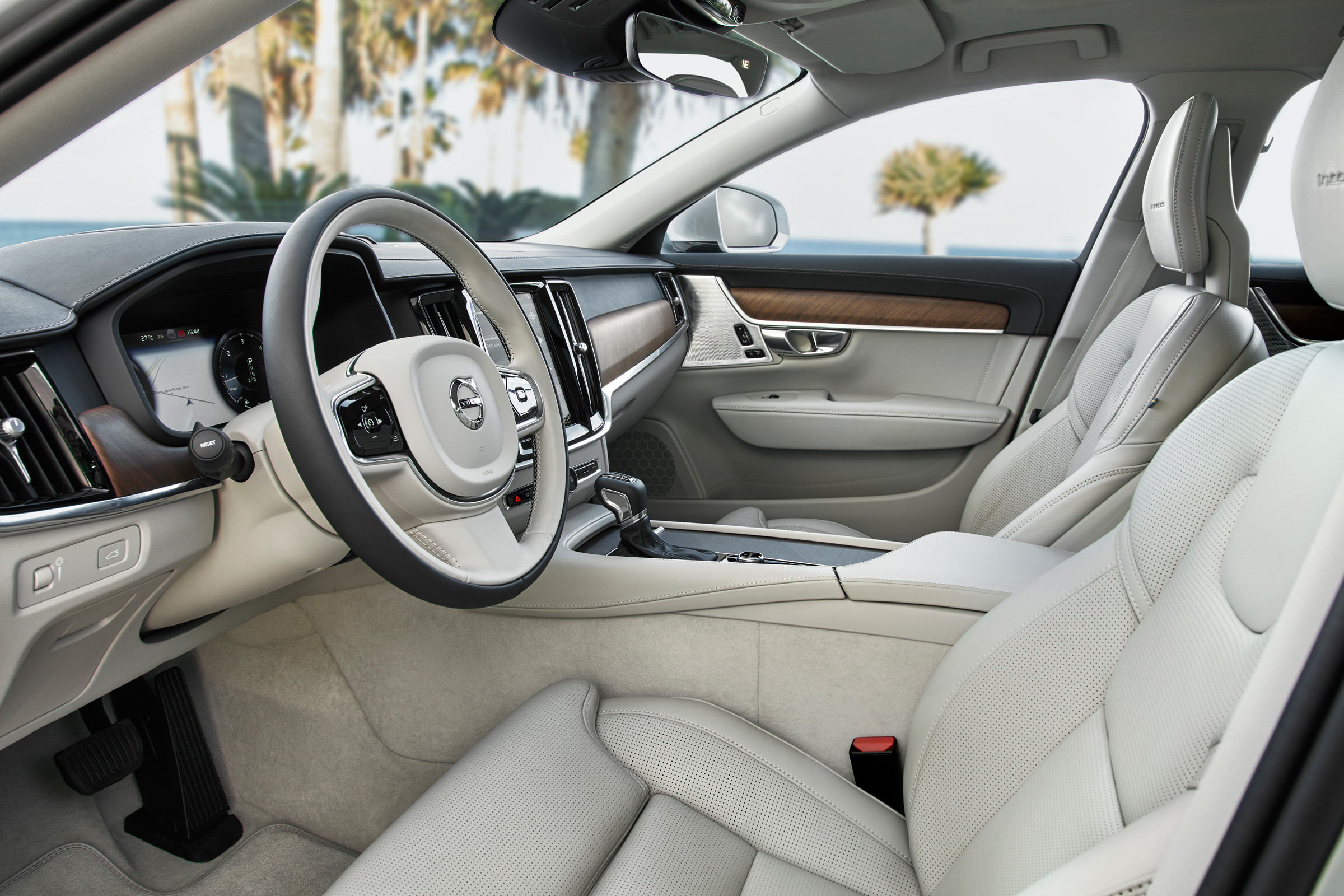 Volvo S90 saloon 2016 - interior 2