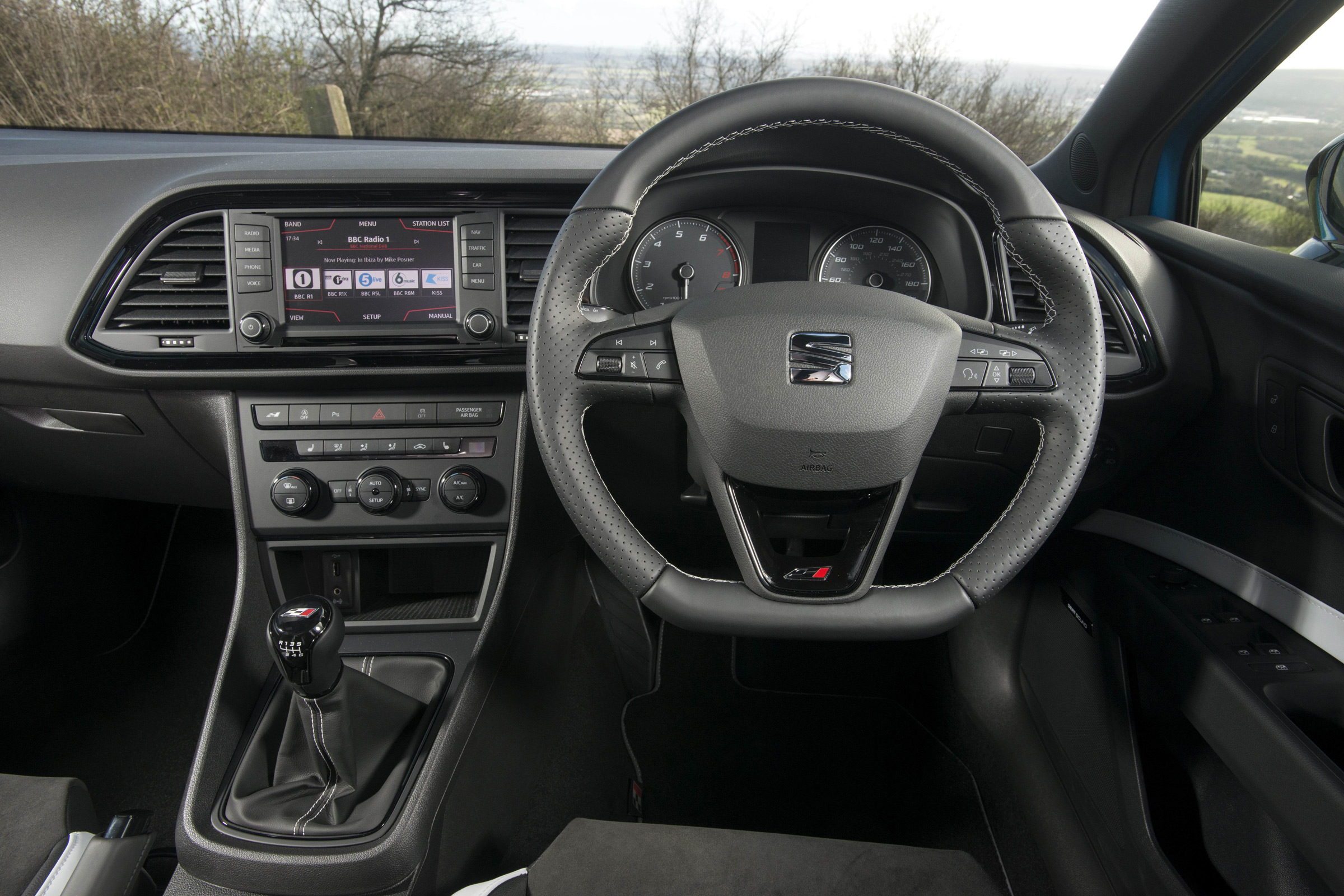 SEAT Leon Cupra 290 2016 UK - dashboard