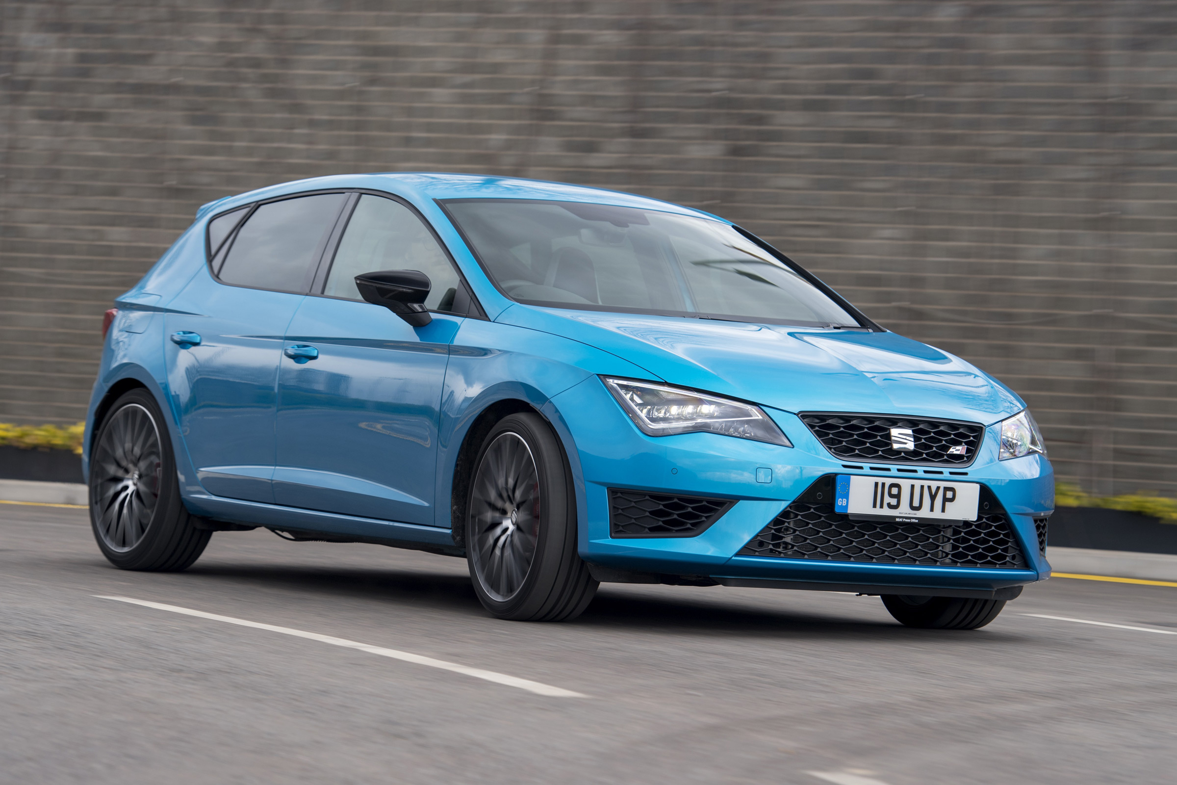 SEAT Leon Cupra 290 2016 UK - front cornering