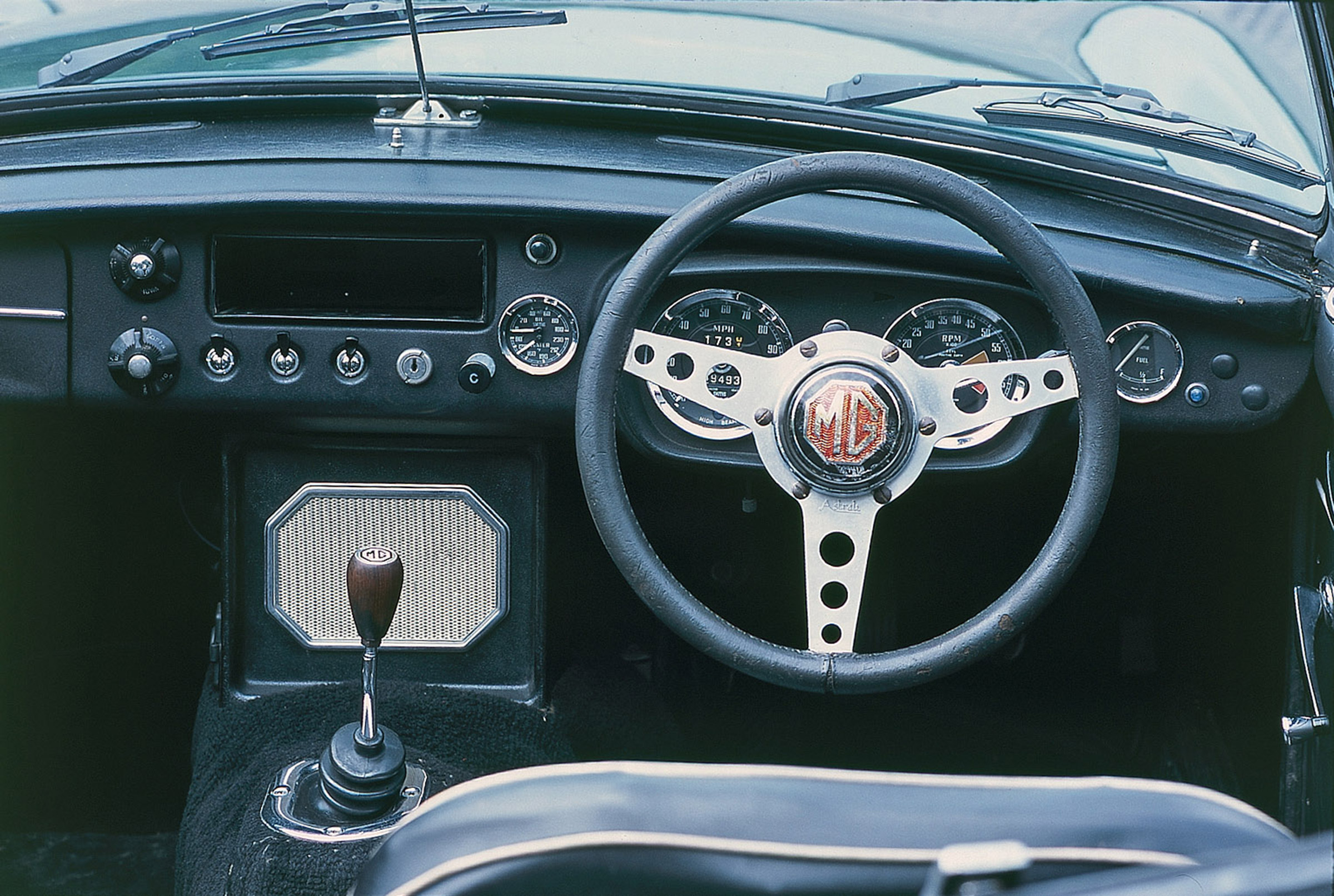 MGB - dash