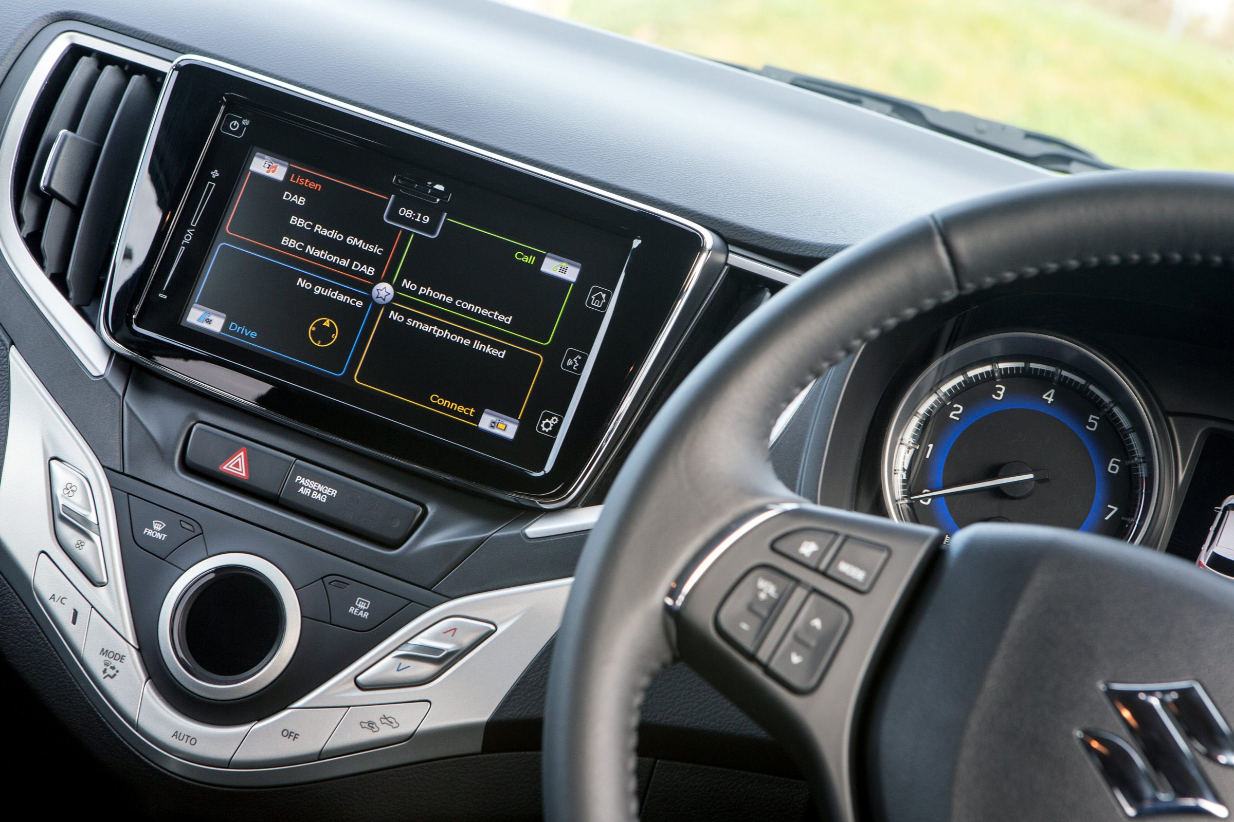 Suzuki Baleno SVHS mild hybrid - infotainment