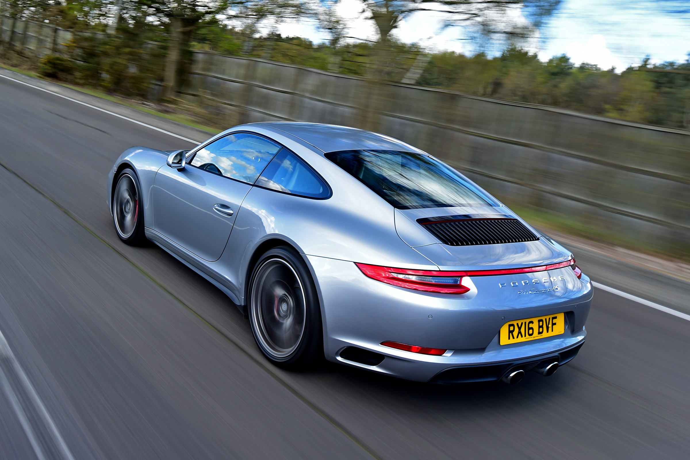 Porsche 911 Carrera 4S 2016 - rear tracking