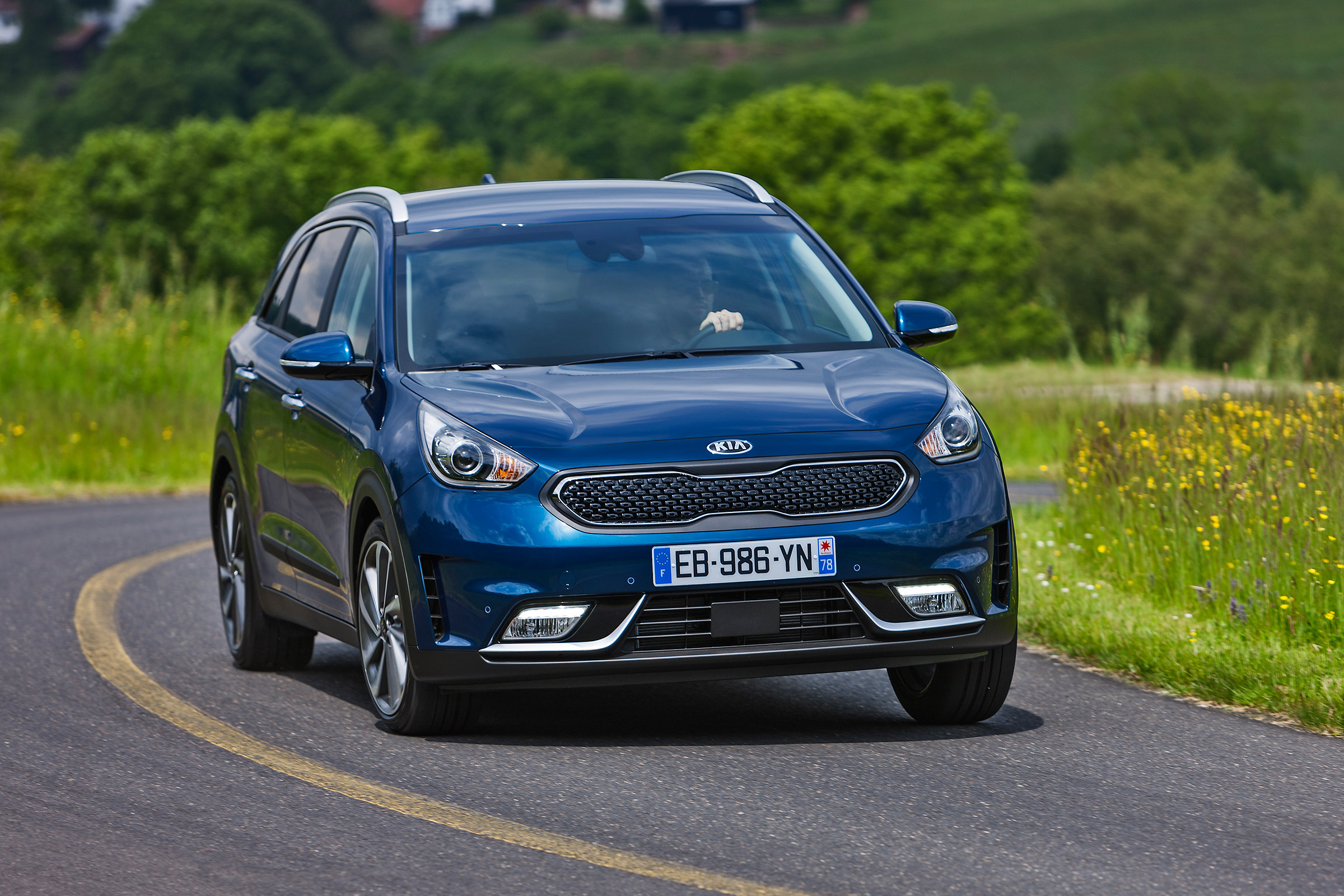 Kia Niro - front cornering