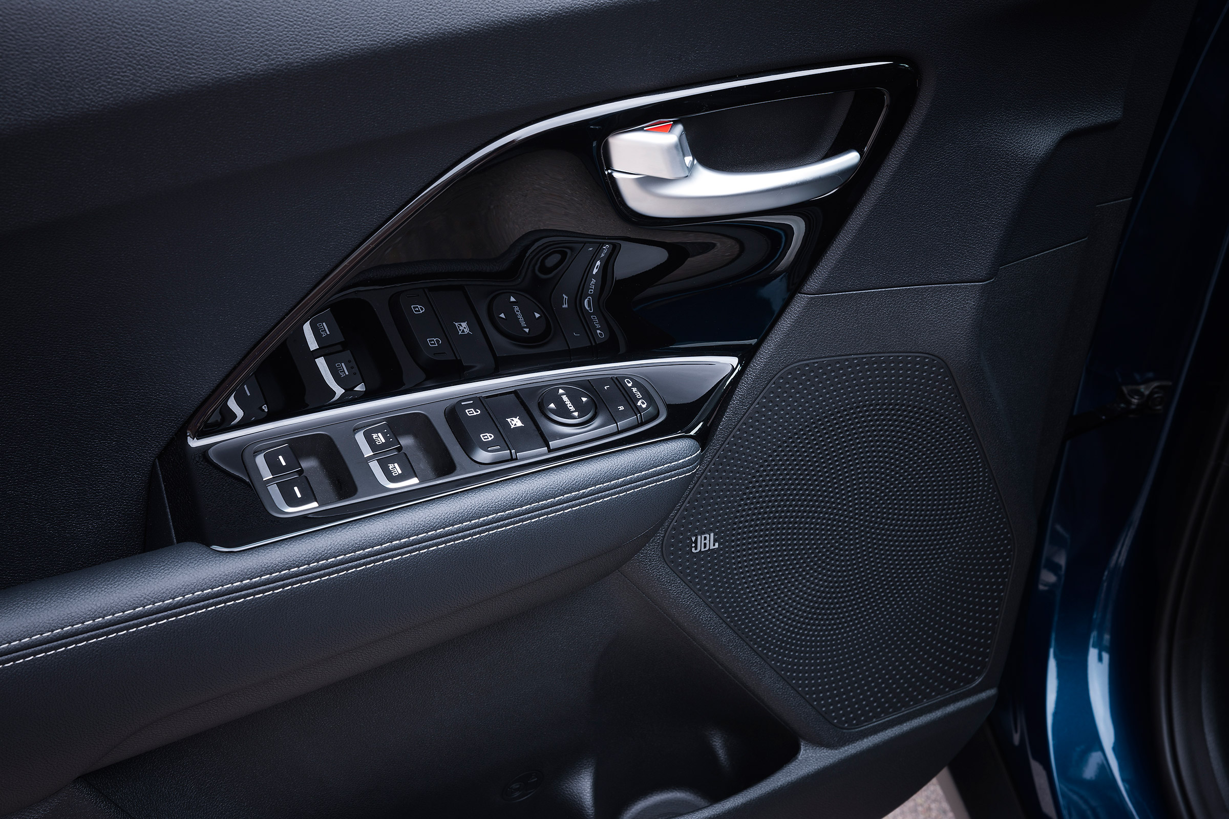 Kia Niro - door detail