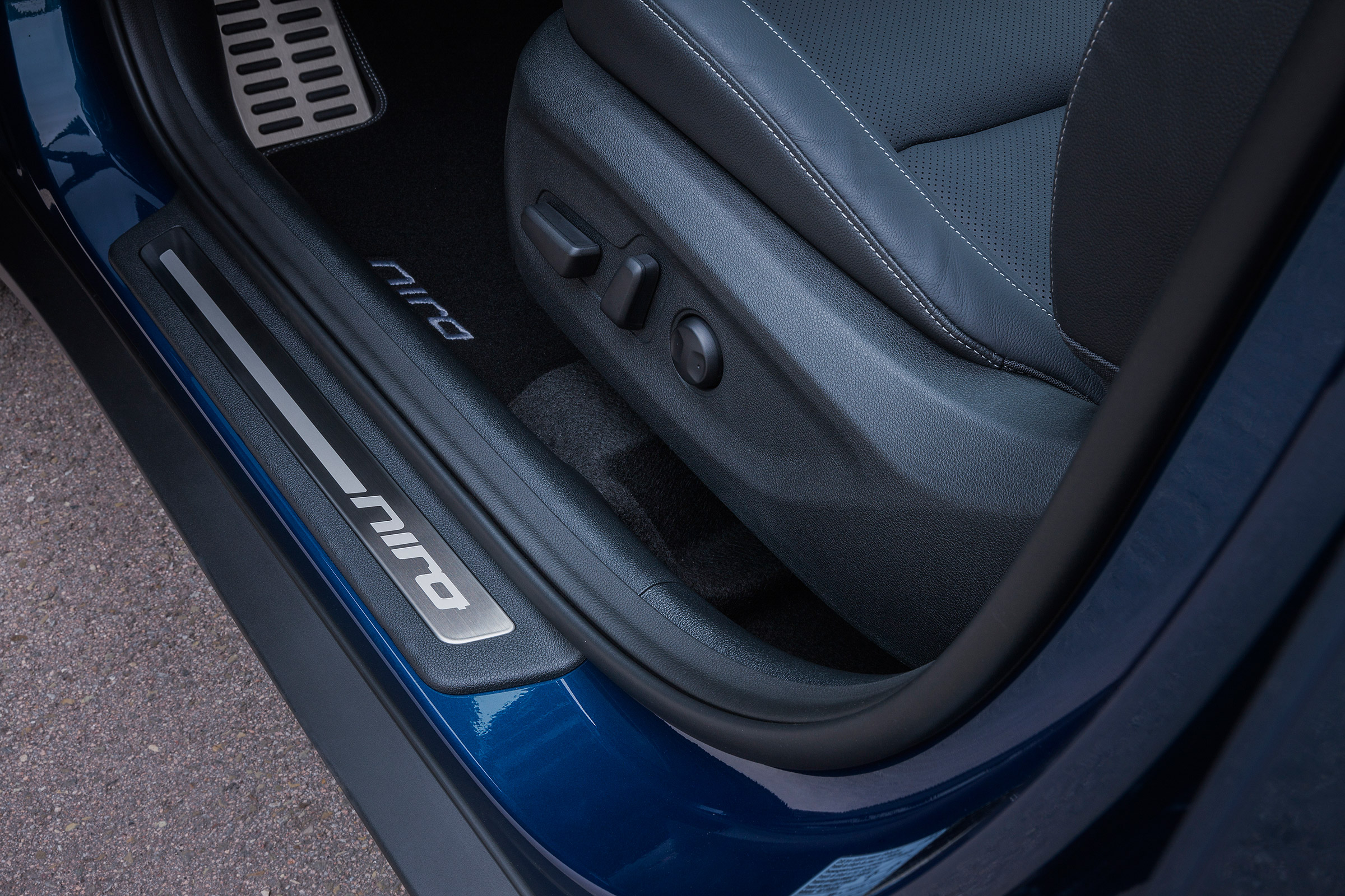 Kia Niro - sill detail
