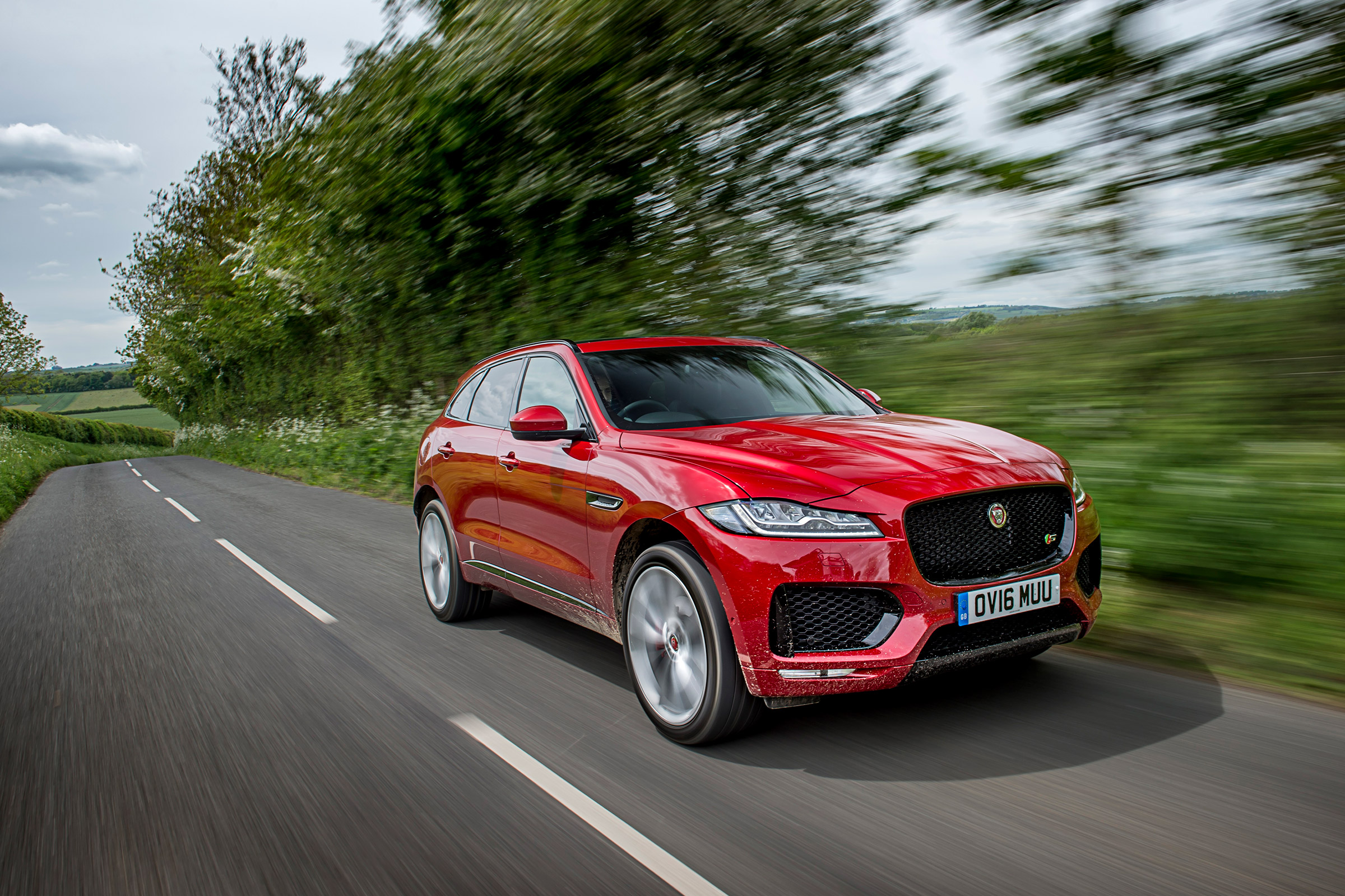 Jaguar F-Pace 3.0d V6 S - front panning