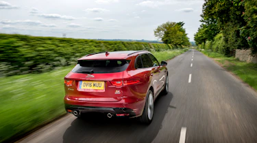 Jaguar F-Pace 3.0d V6 S - rear panning