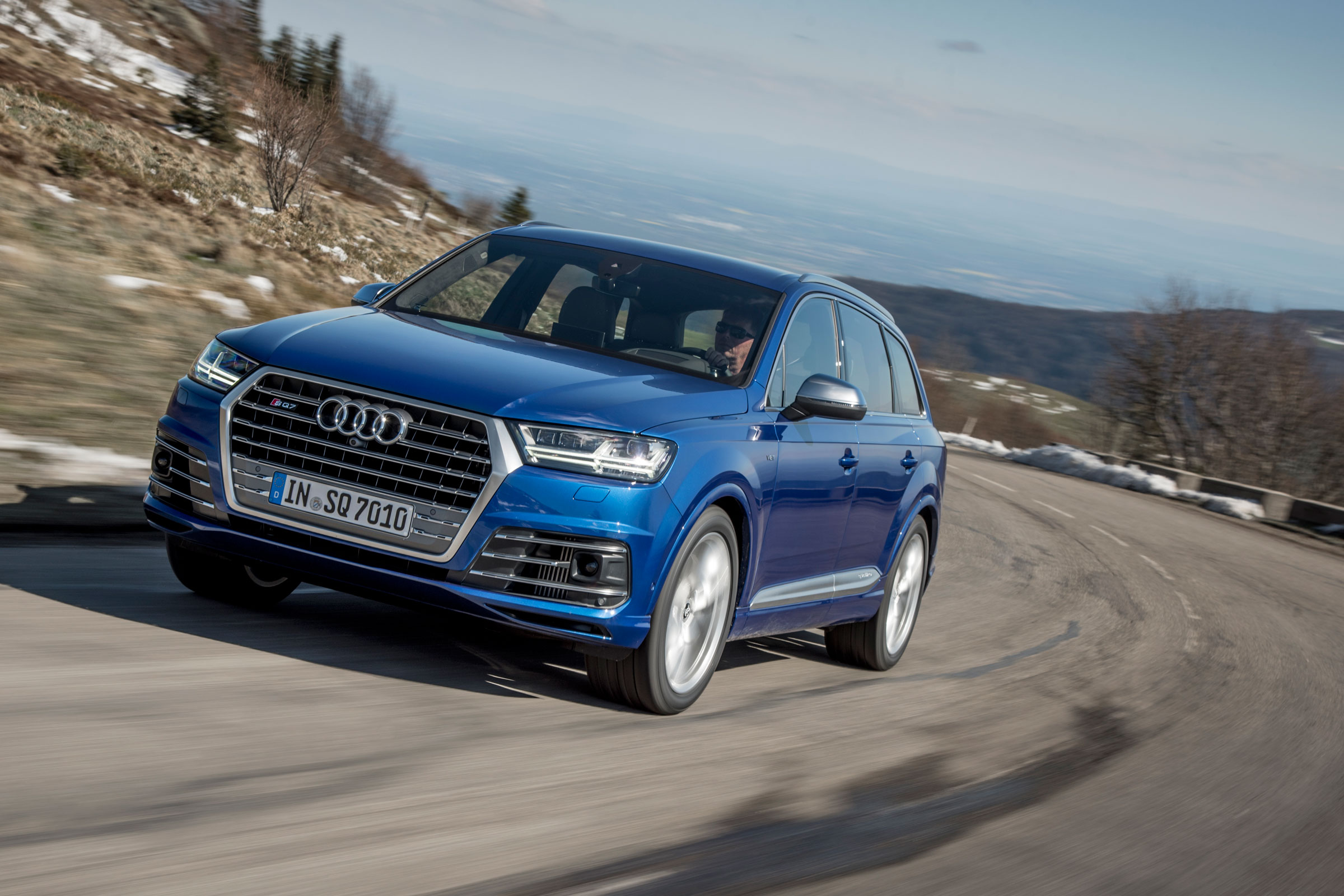 Audi SQ7 - track