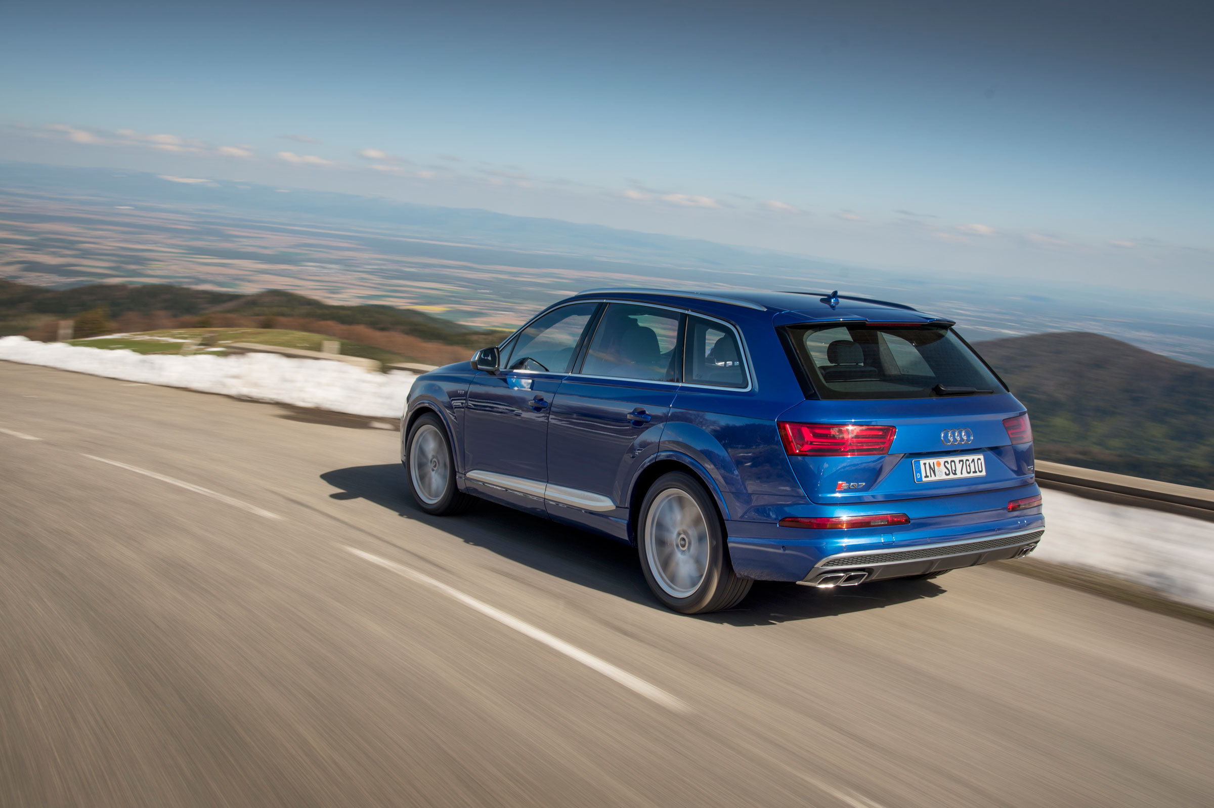 Audi SQ7 - rear tracking
