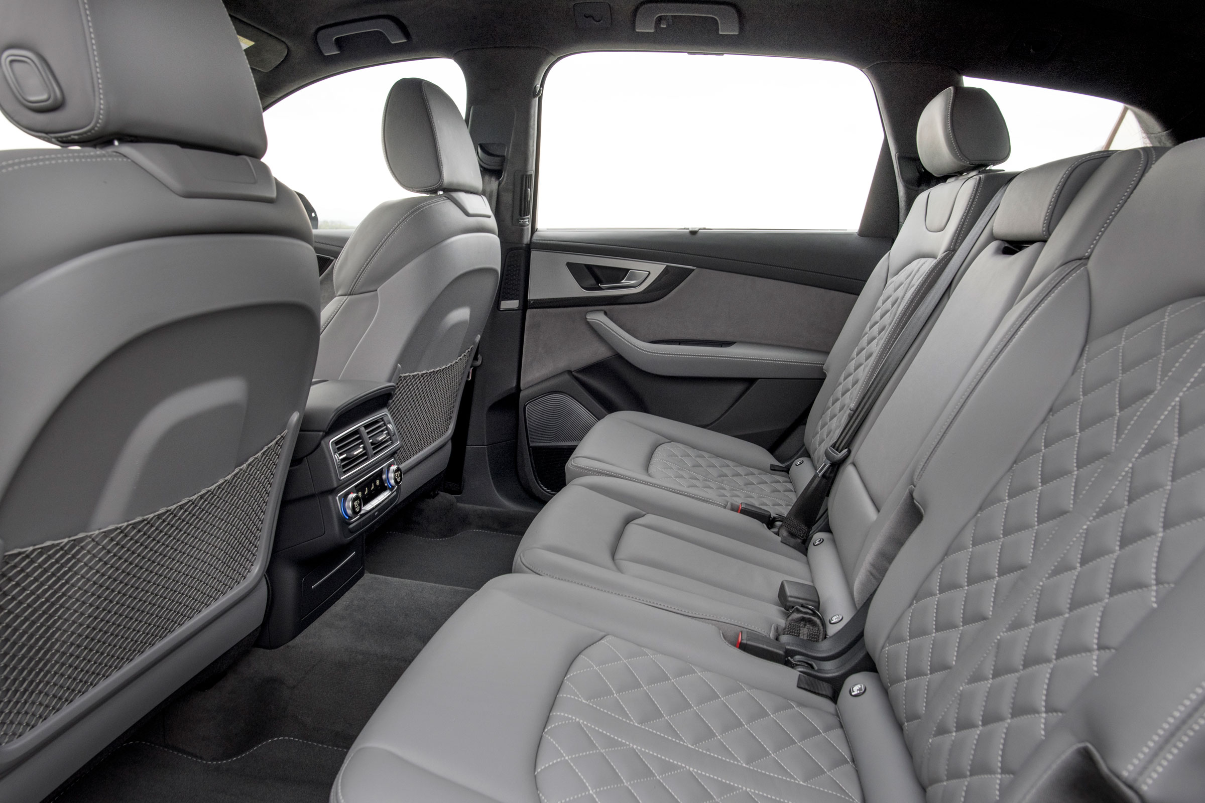 Audi SQ7 - rear seats
