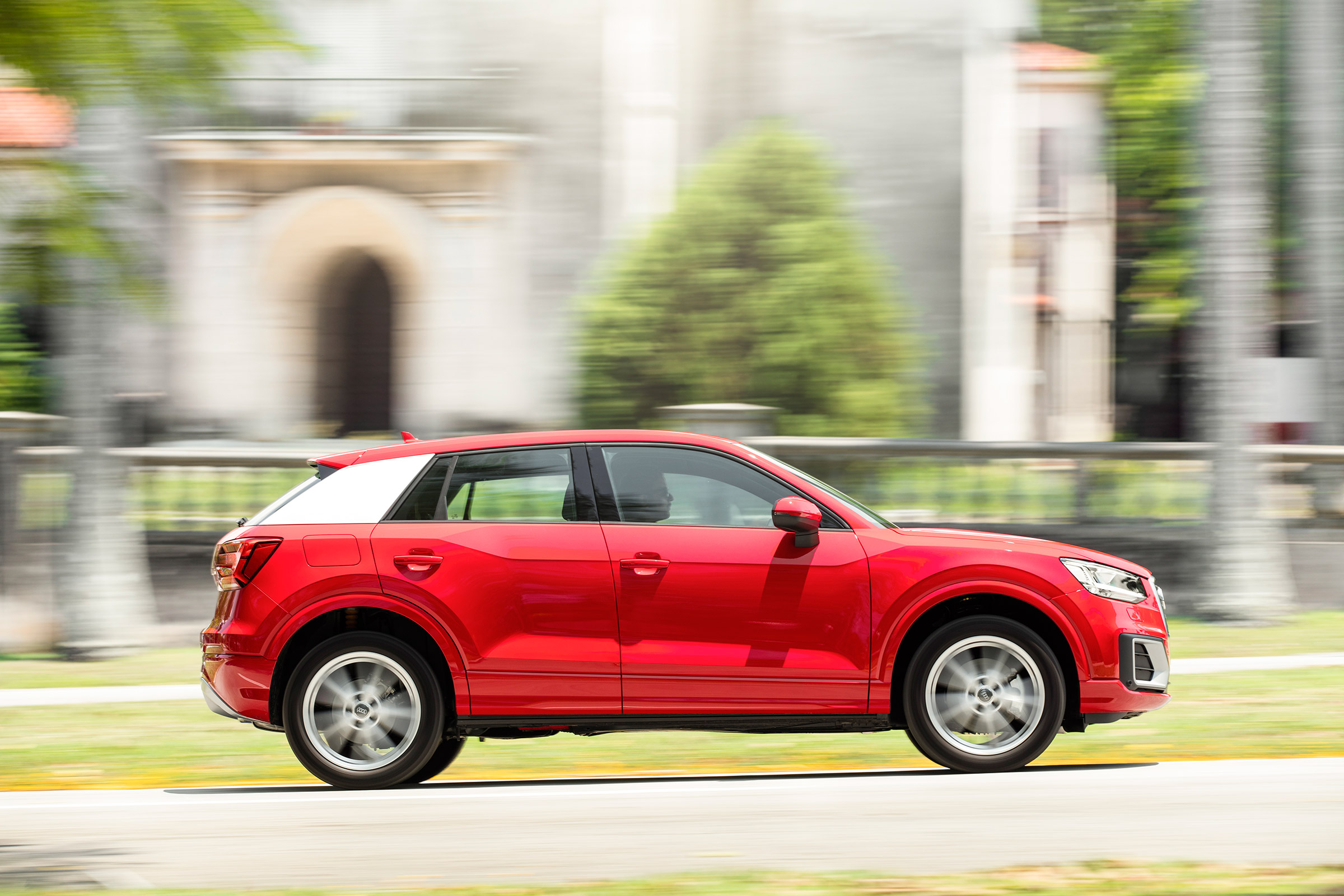 Audi Q2 - side action