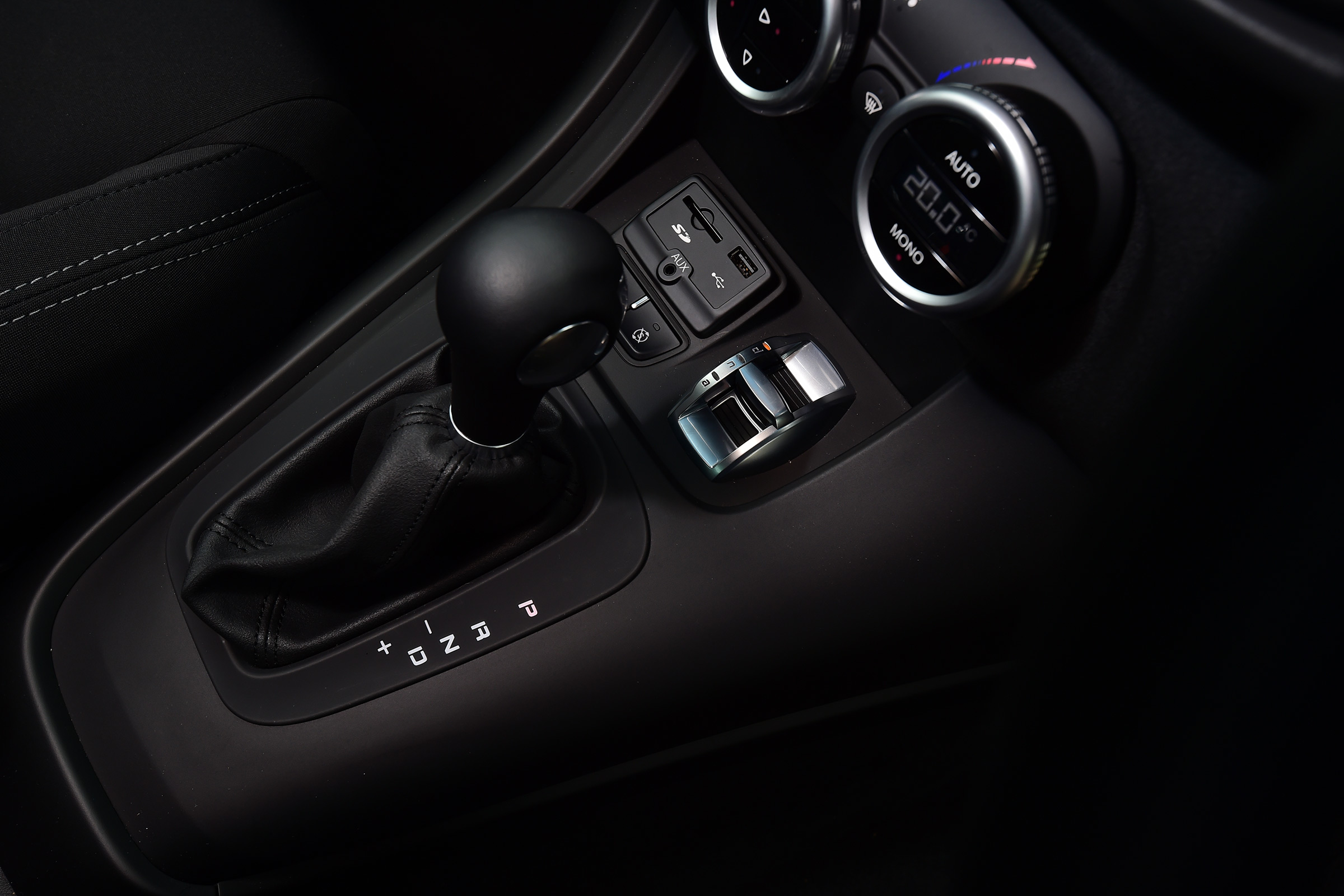 Alfa Romeo Giulietta 2016 facelifted - gearlever