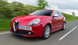 Alfa Romeo Giulietta 2016 facelifted - front tracking 2