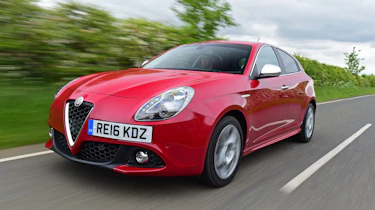 Alfa Romeo Giulietta 2016 facelifted - front tracking 2