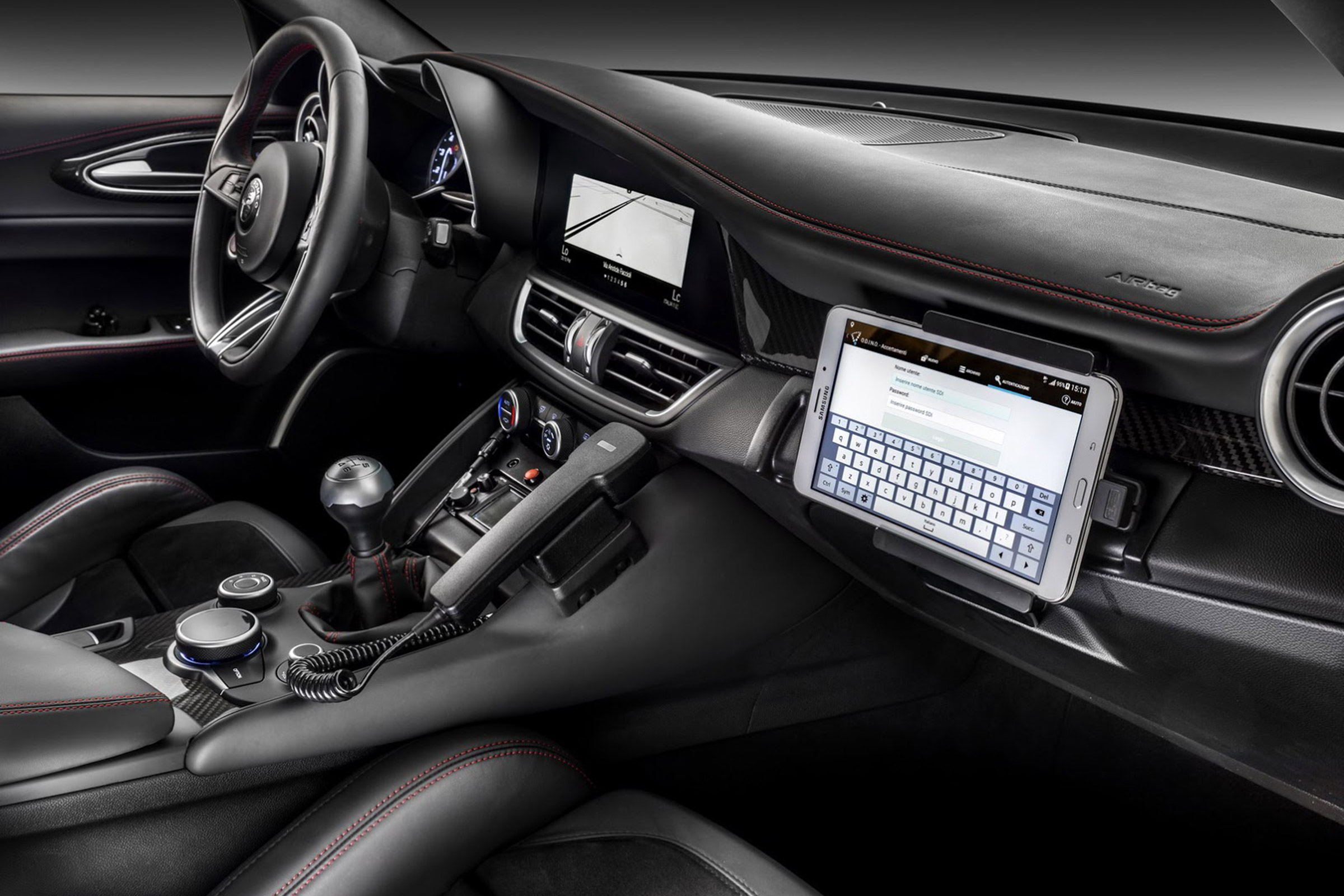 Alfa Romeo Giulia - Police car interior