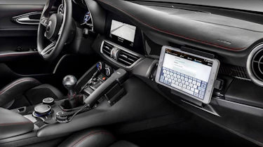 Alfa Romeo Giulia - Police car interior