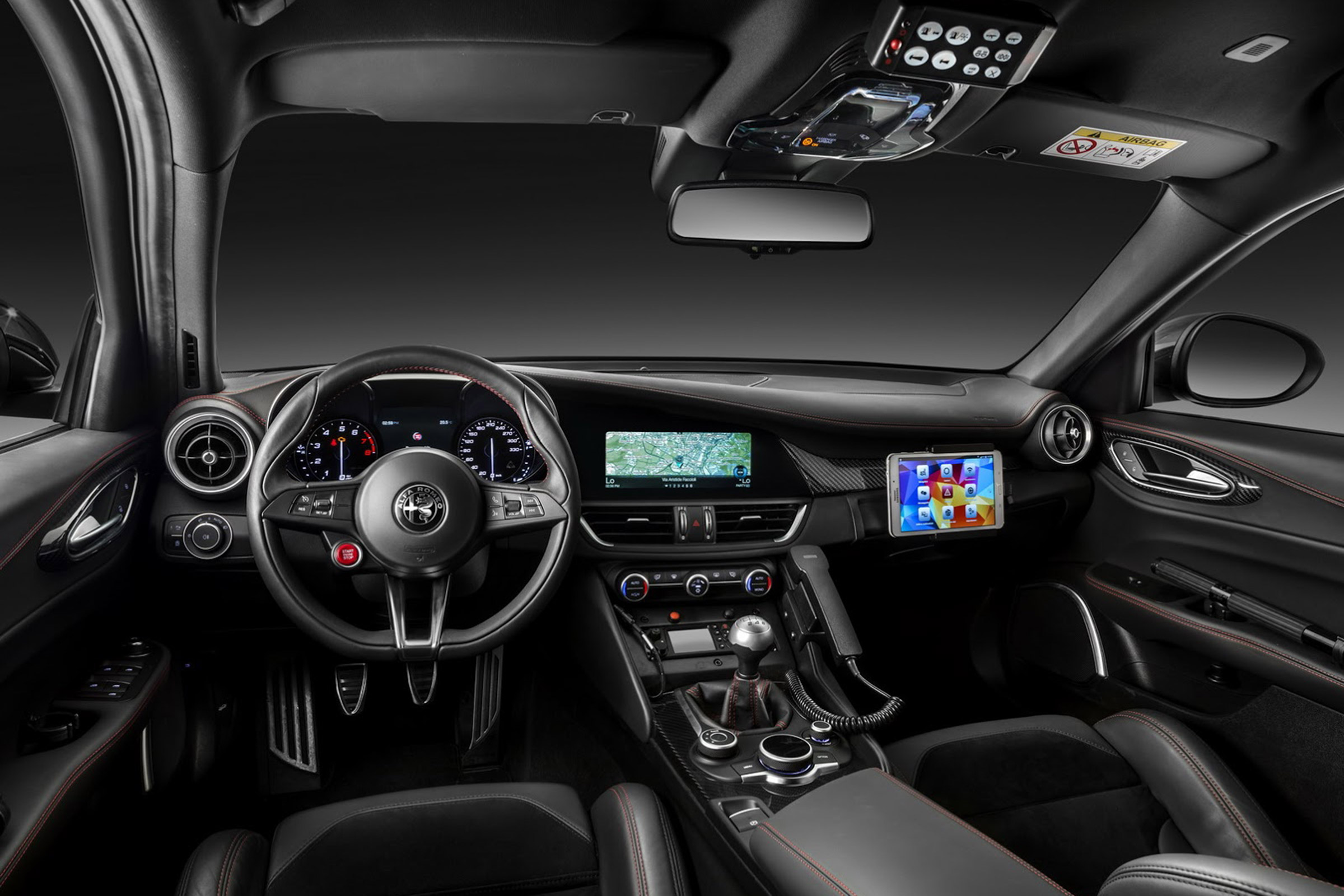 Alfa Romeo Giulia - Police car interior
