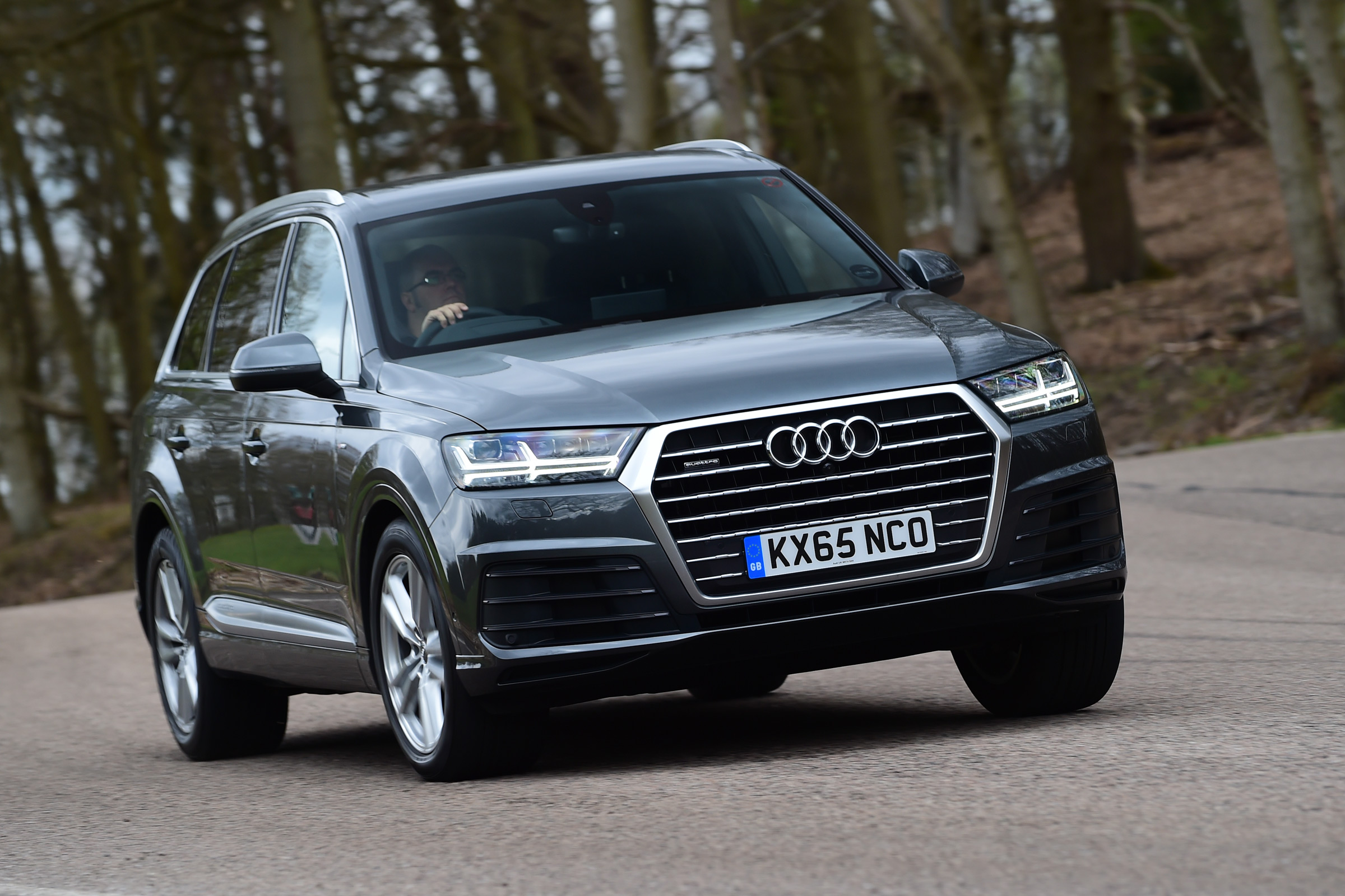 Audi Q7 2016 - front cornering