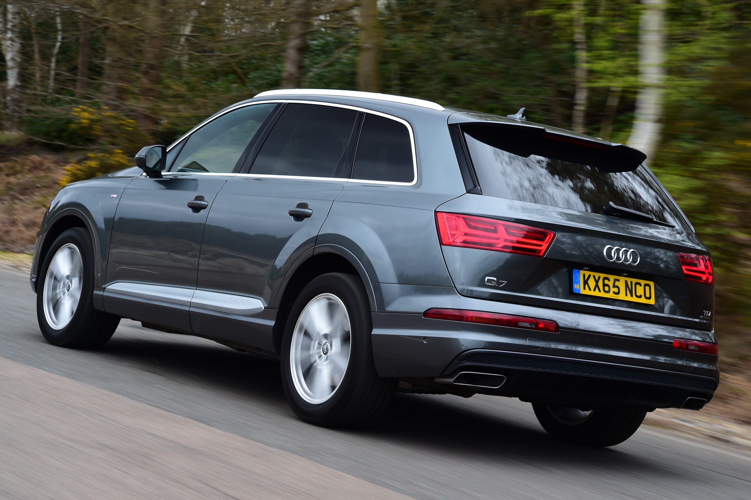 Audi Q7 2016 - rear tracking