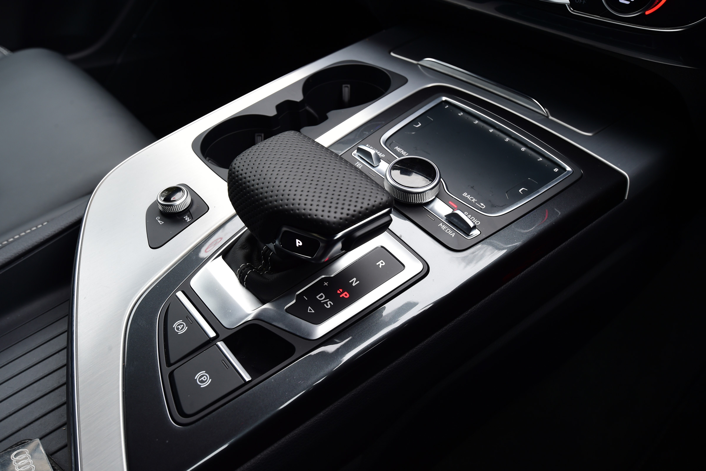 Audi Q7 2016 - centre console