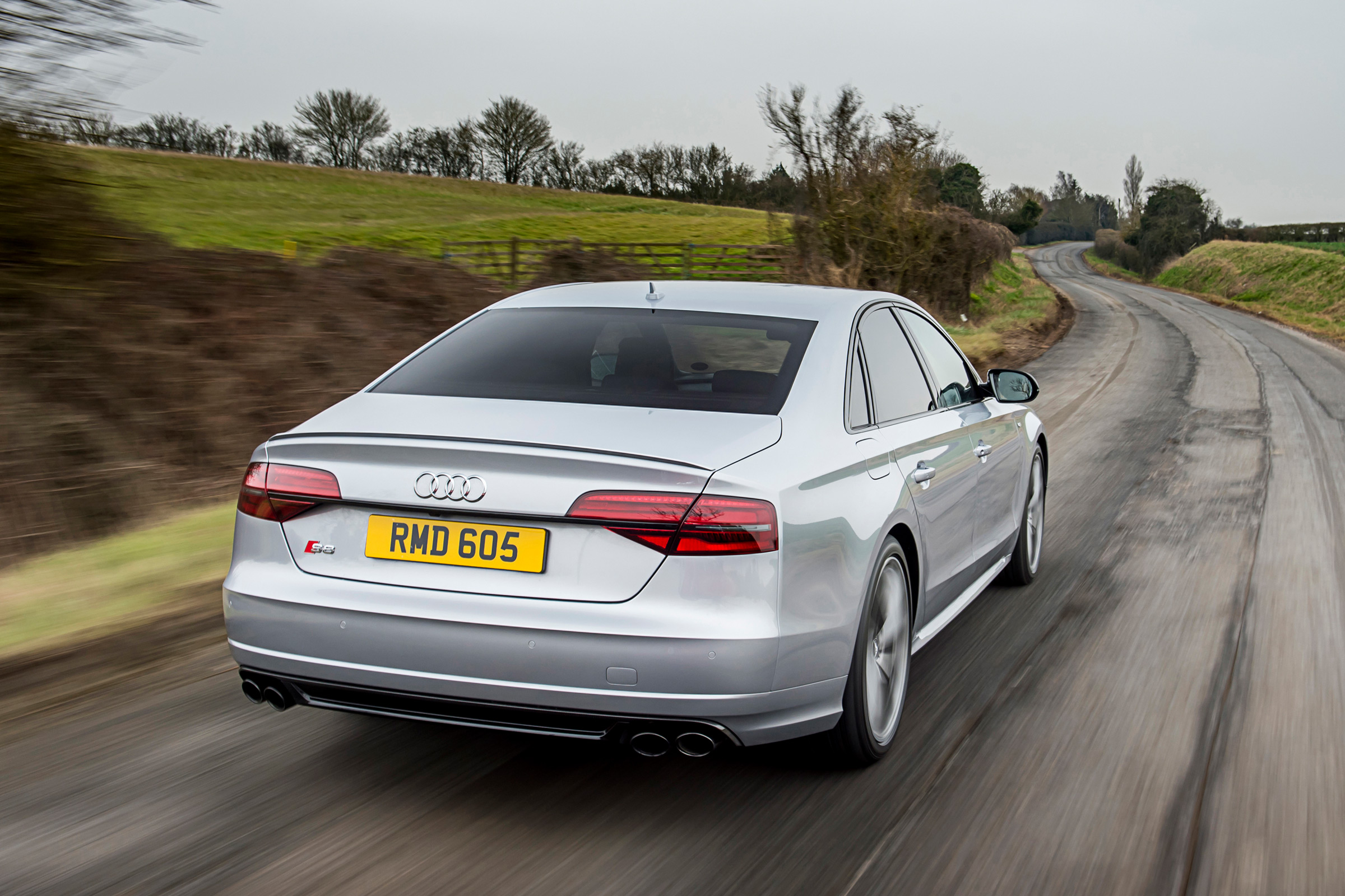 Audi S8 Plus 2016 - rear tracking