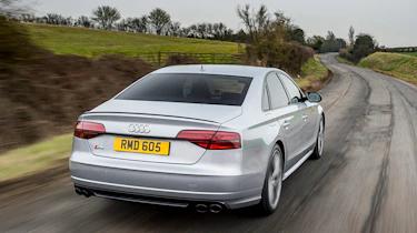 Audi S8 Plus 2016 - rear tracking