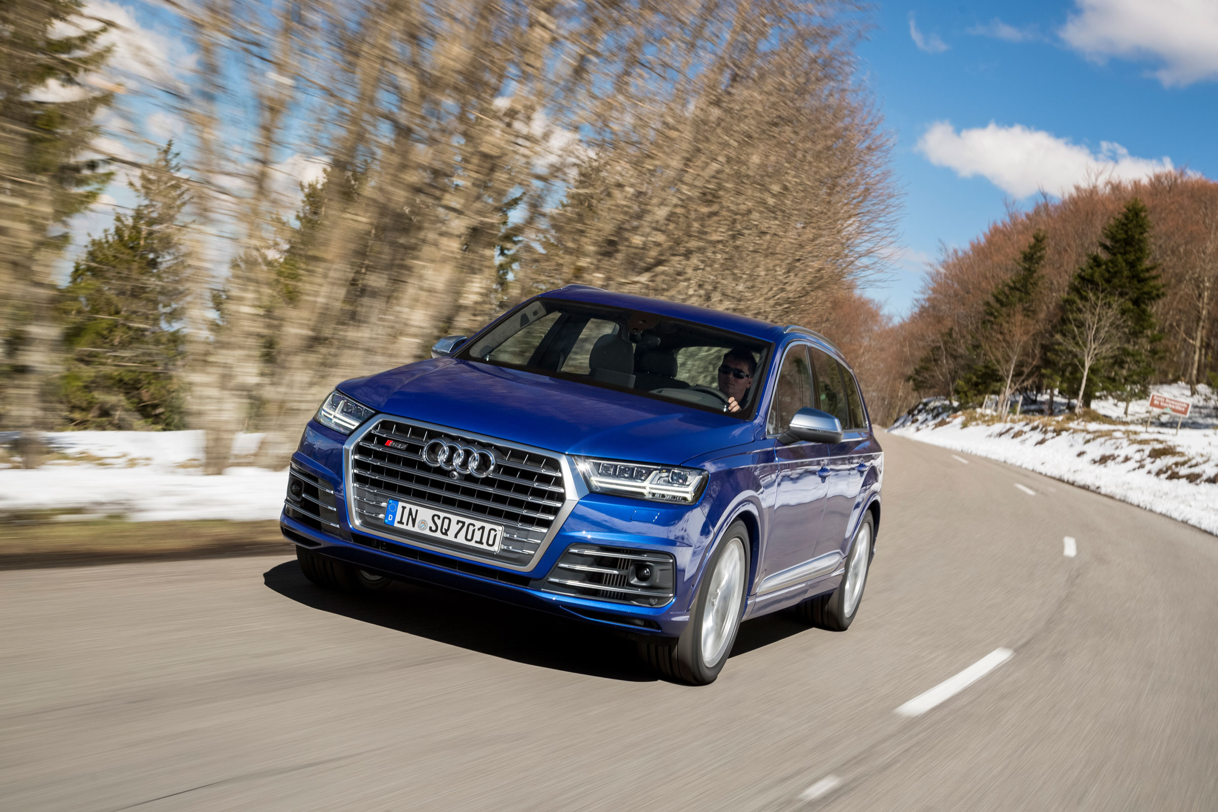 Audi SQ7 - driving