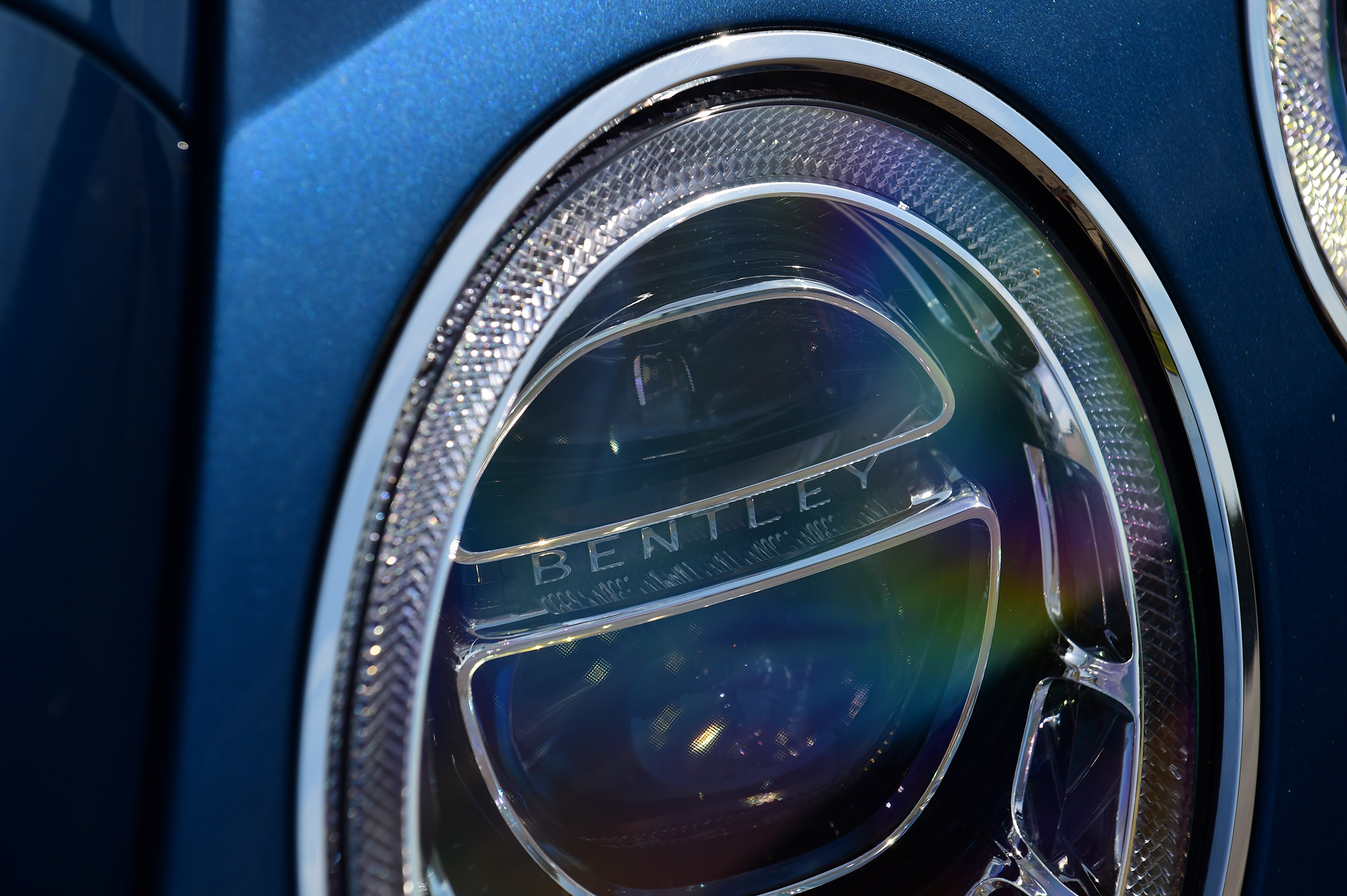 Bentley Bentayga - front light detail