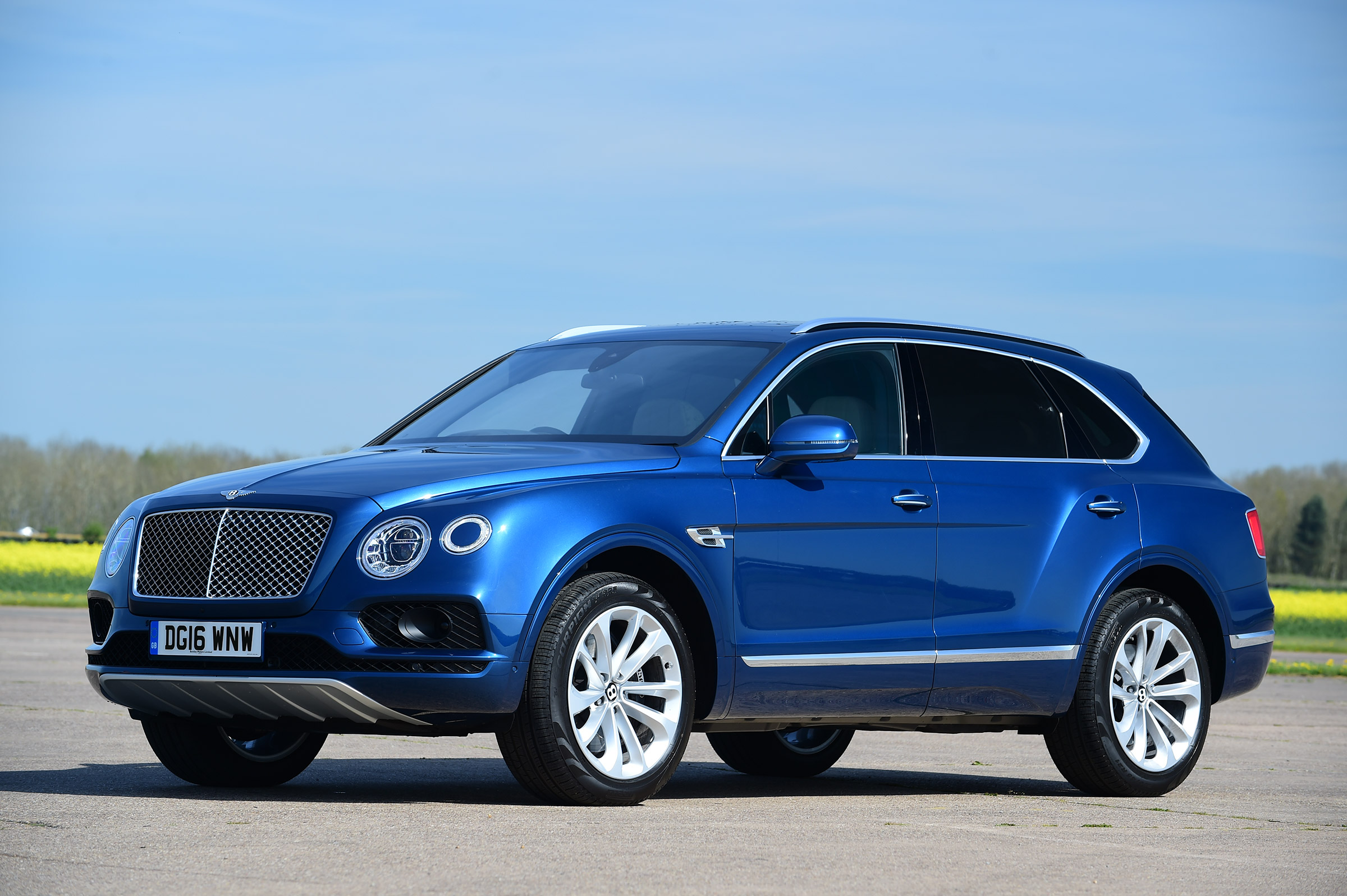 Bentley Bentayga - front static