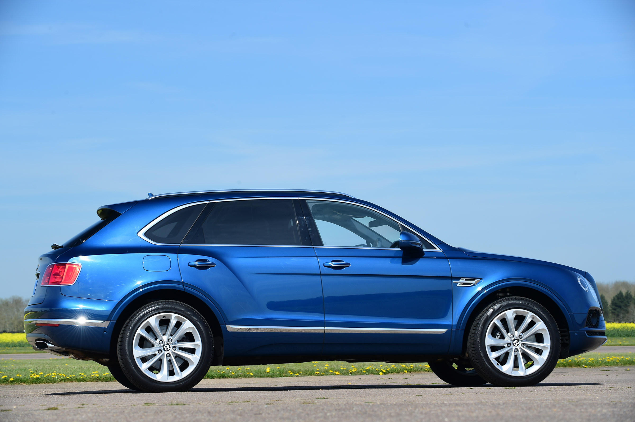 Bentley Bentayga - side static