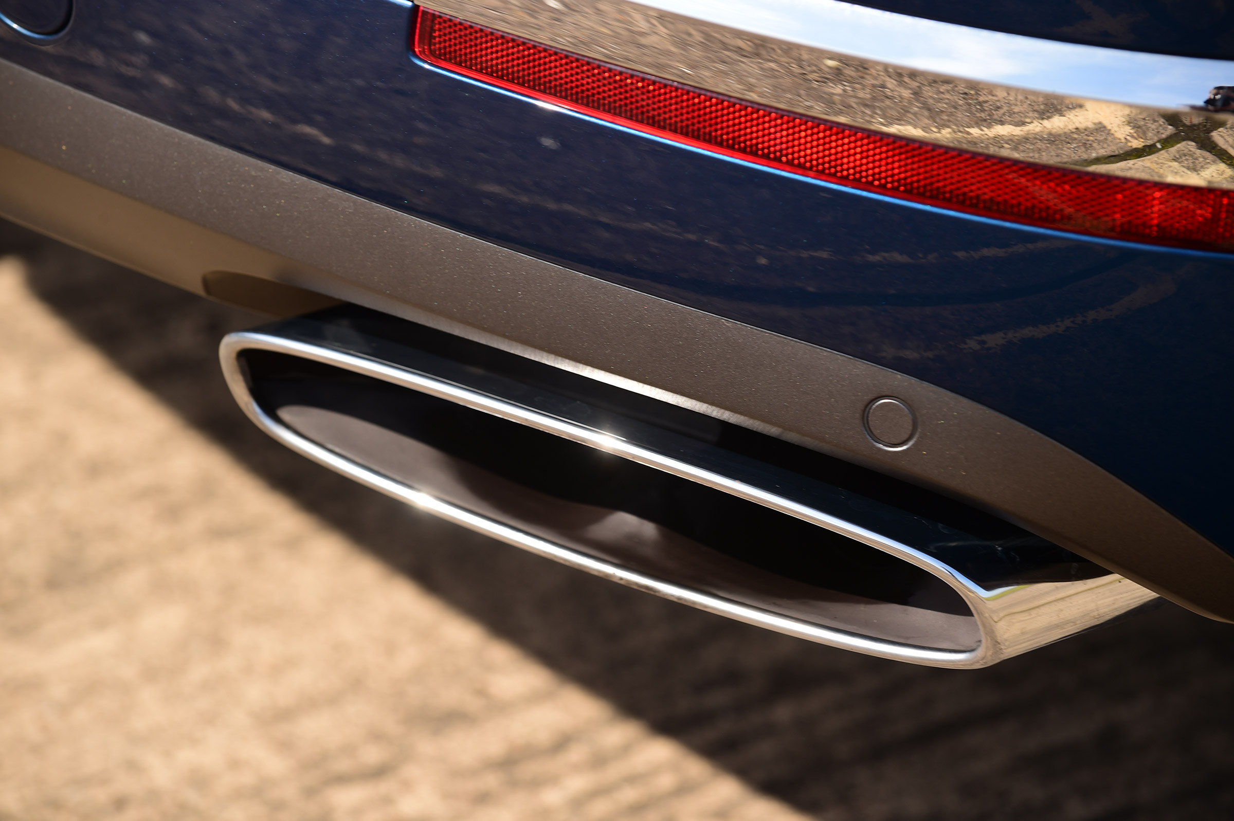 Bentley Bentayga - exhaust