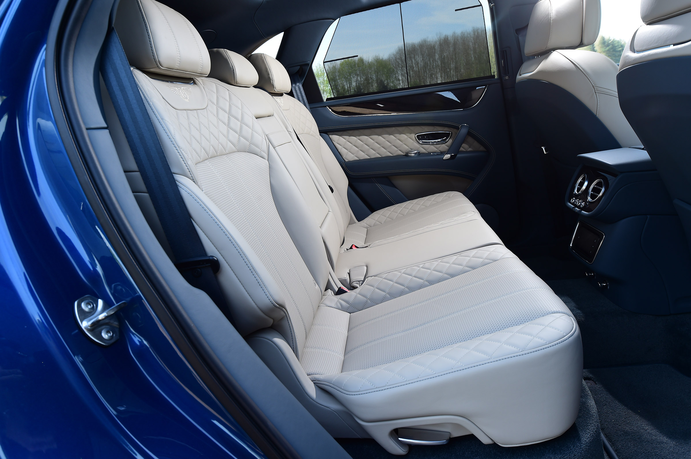 Bentley Bentayga - rear seats