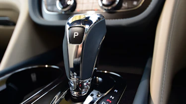 Bentley Bentayga - gear stick