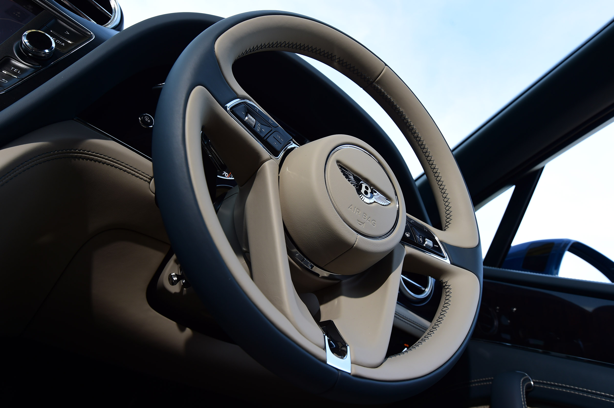Bentley Bentayga - steering wheel