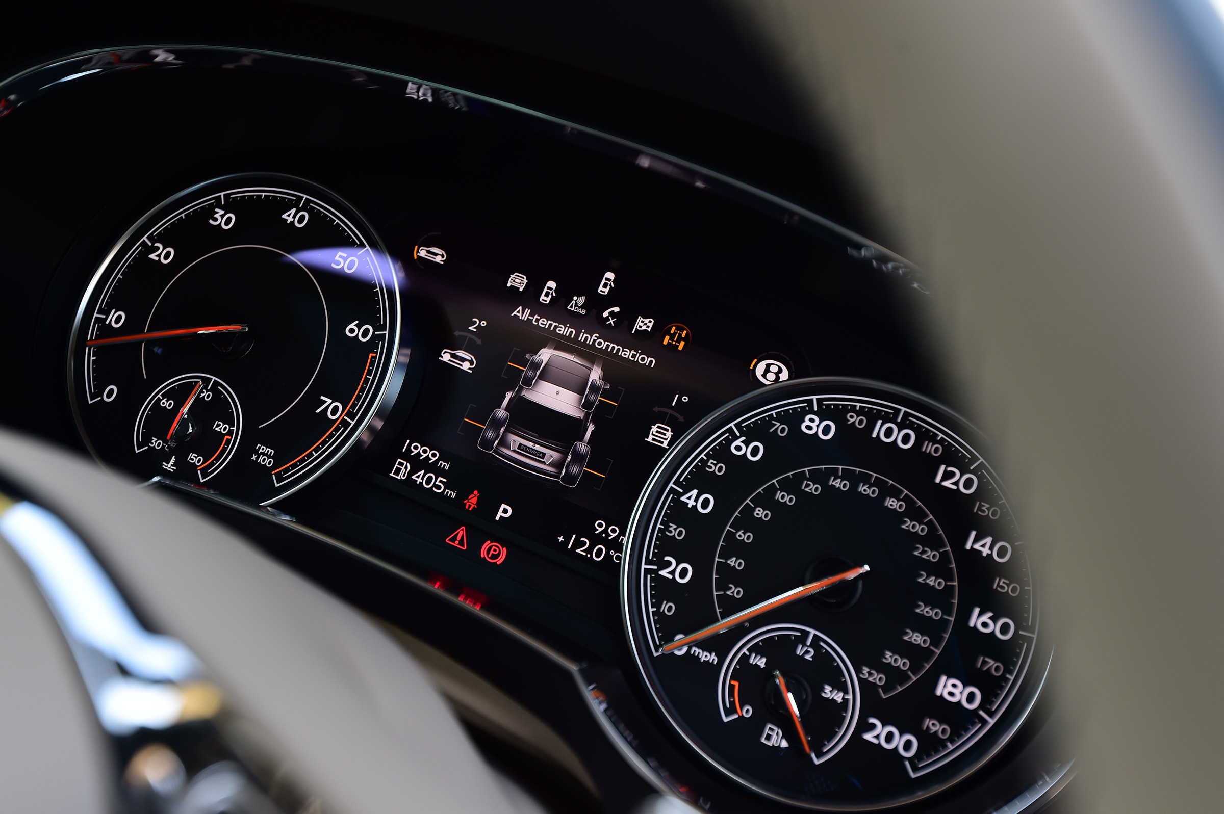 Bentley Bentayga - dials