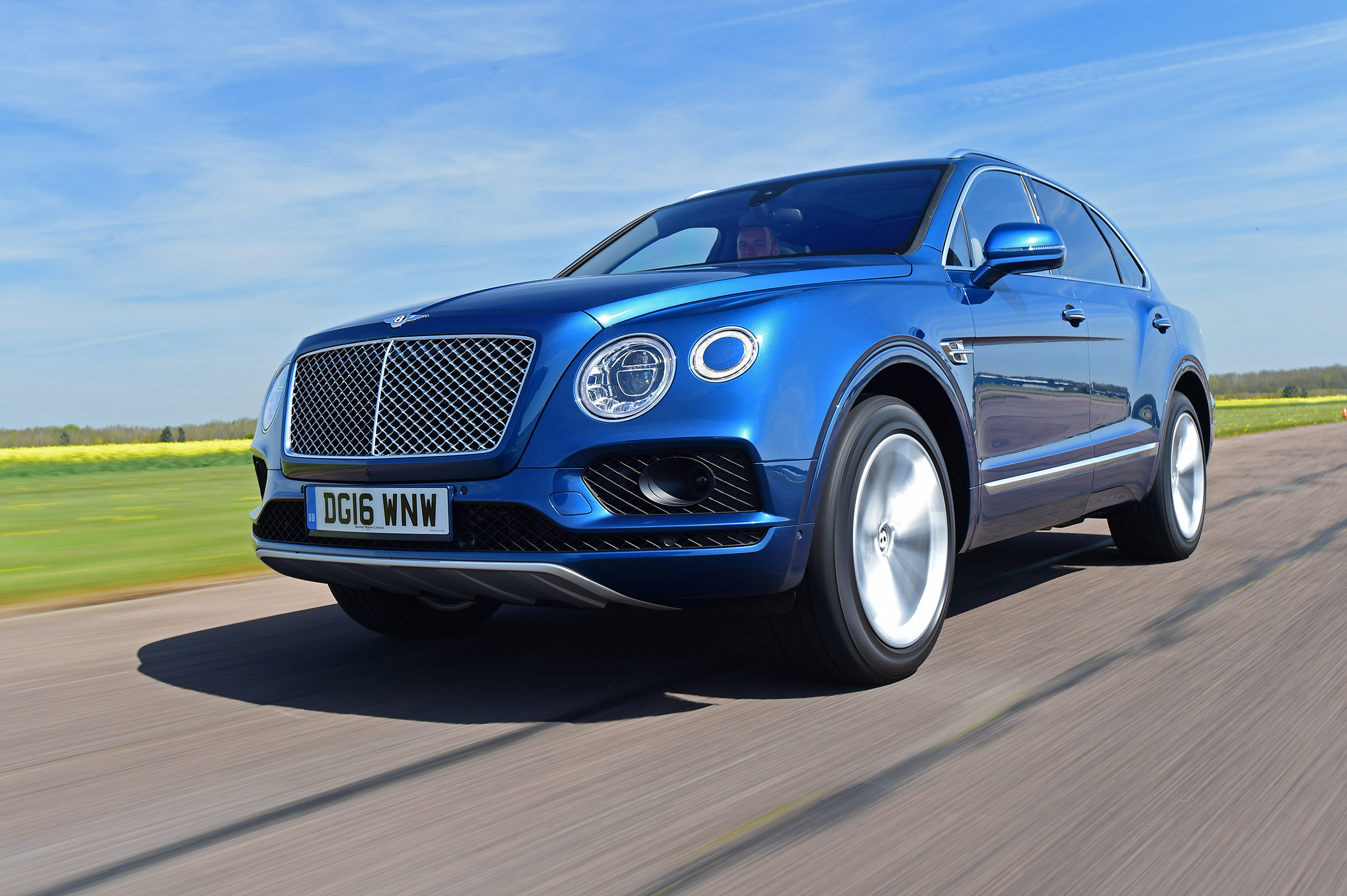 Bentley Bentayga - front action