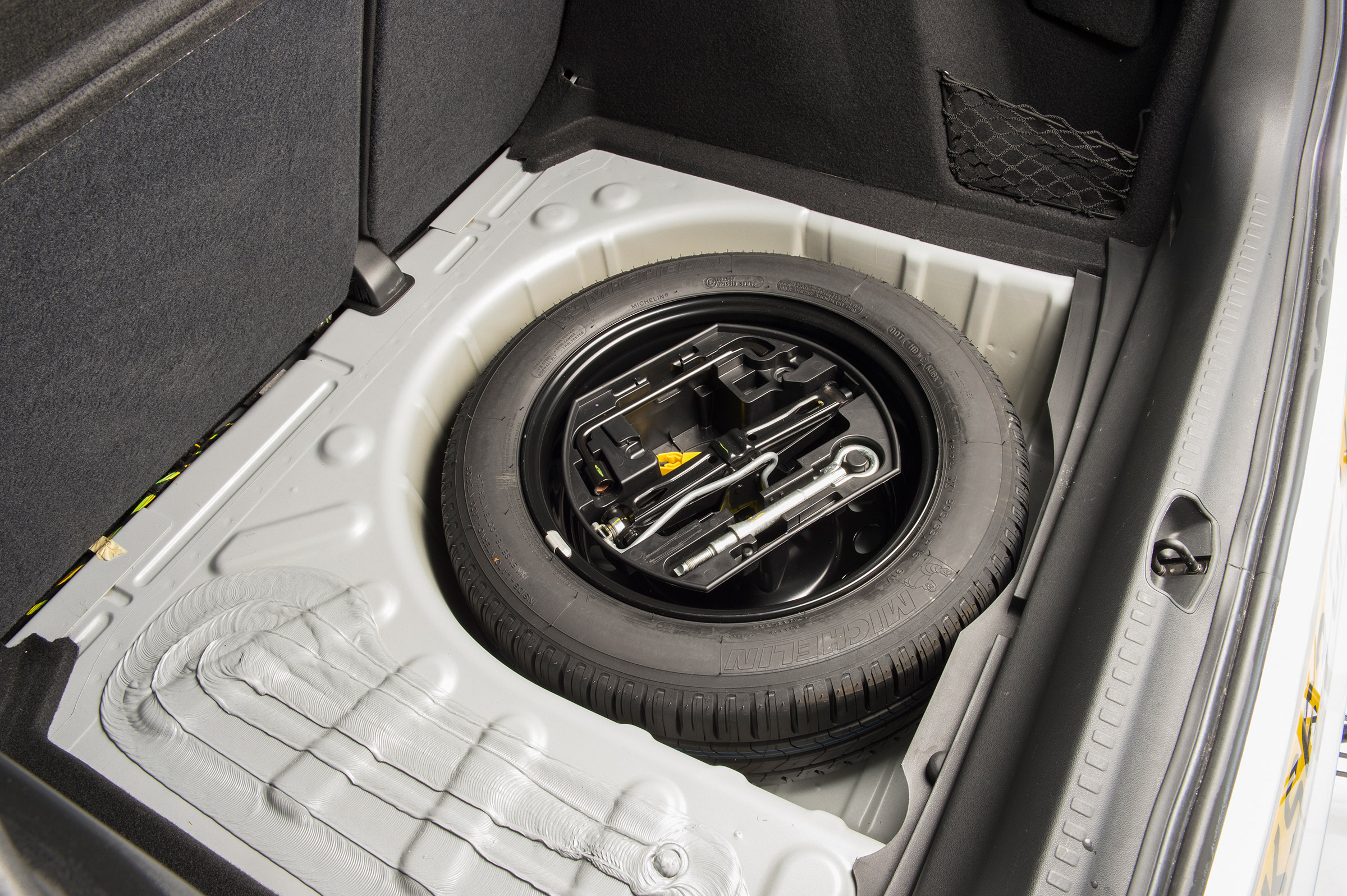 Used Citroen C4 - spare wheel