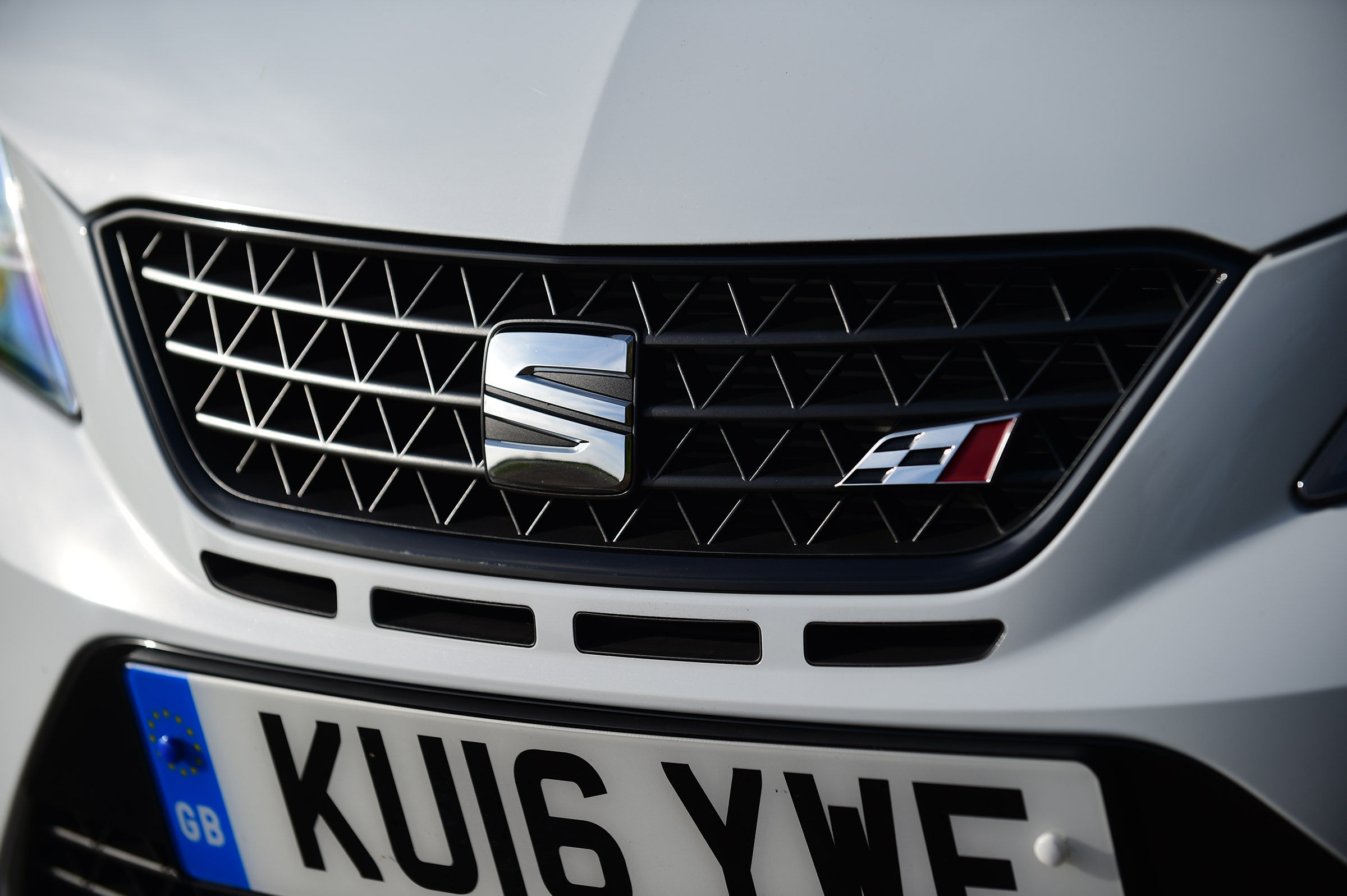 SEAT Ibiza Cupra vs VW Polo GTI - grille
